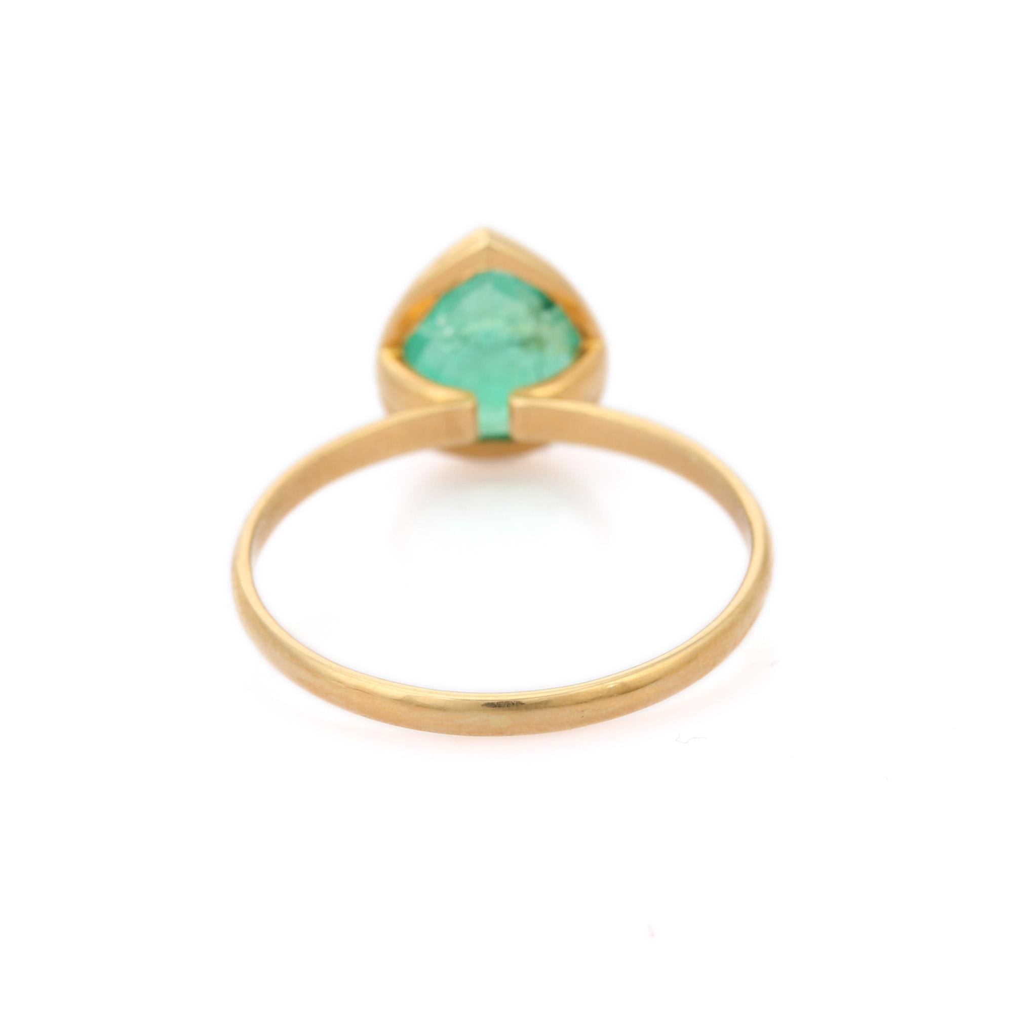 Natural Emerald Pear Cut Ring in 18 Karat Yellow Gold Gemstone Ring 5
