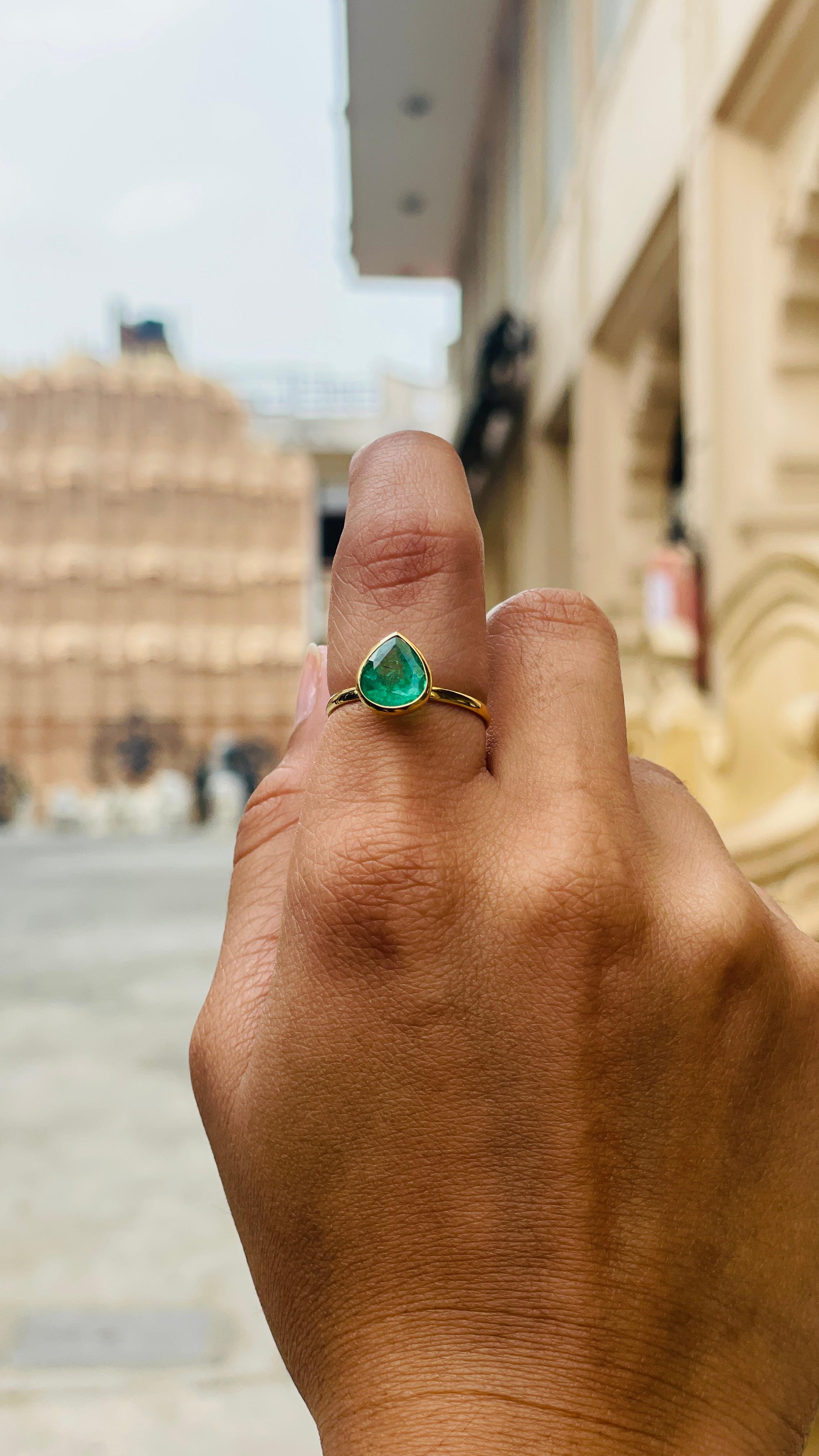 Natural Emerald Pear Cut Ring in 18 Karat Yellow Gold Gemstone Ring 6