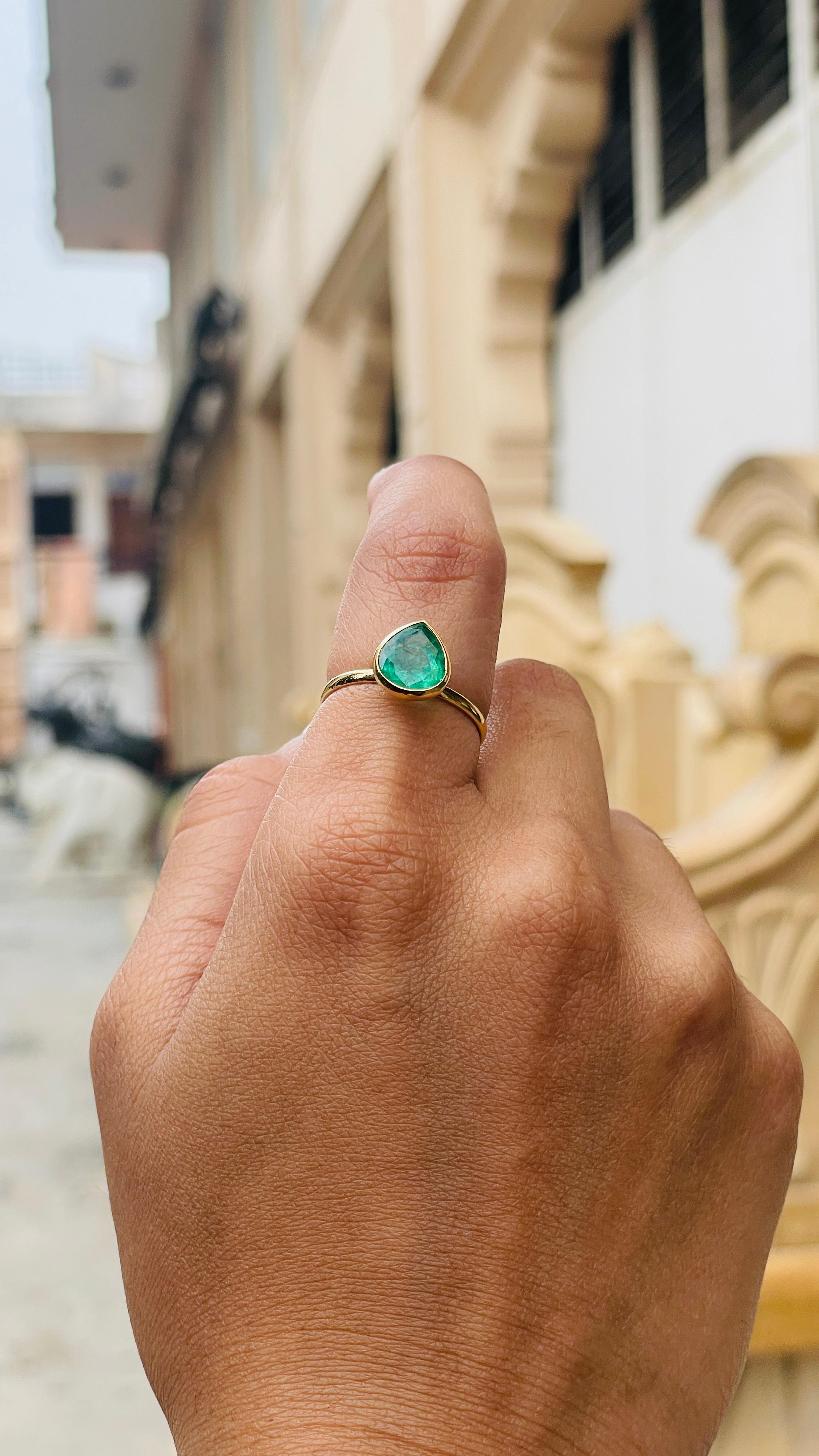Natural Emerald Pear Cut Ring in 18 Karat Yellow Gold Gemstone Ring 8