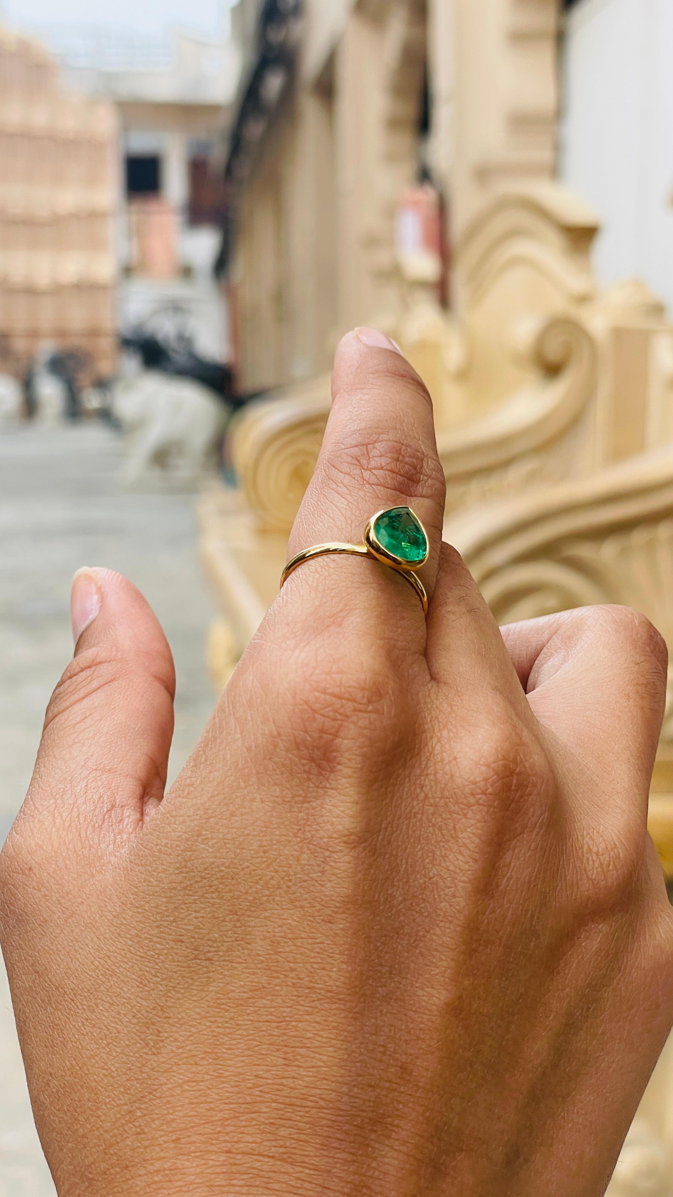 Natural Emerald Pear Cut Ring in 18 Karat Yellow Gold Gemstone Ring 9