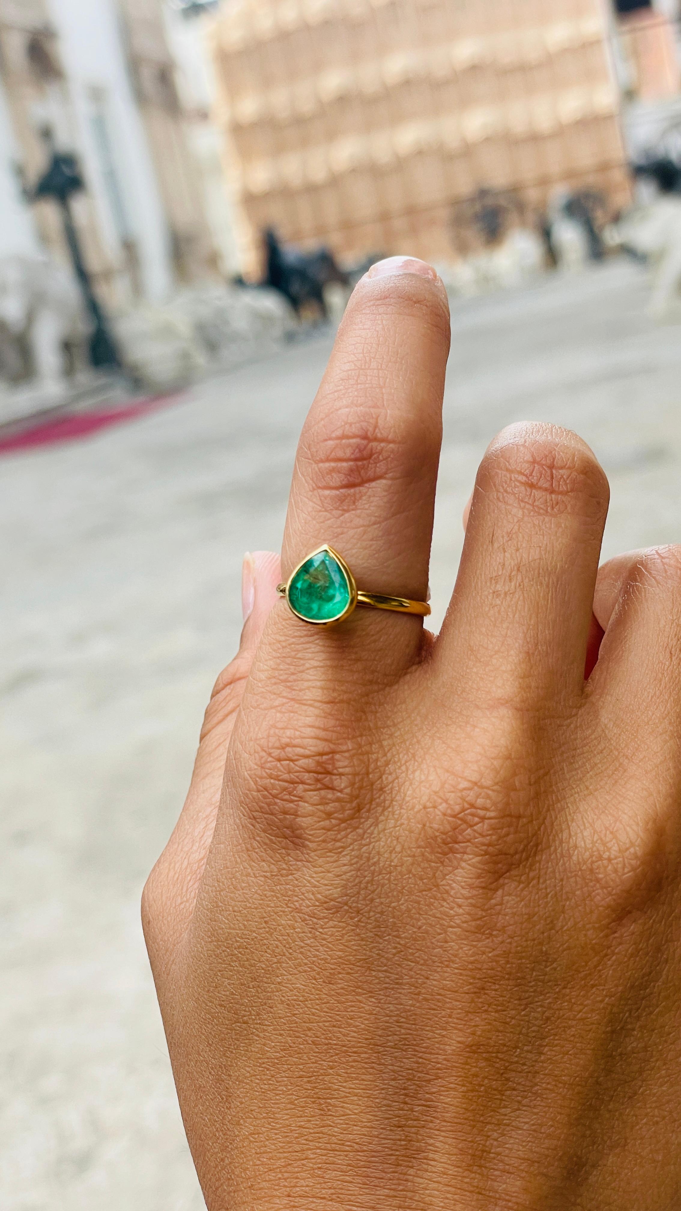 Natural Emerald Pear Cut Ring in 18 Karat Yellow Gold Gemstone Ring 10