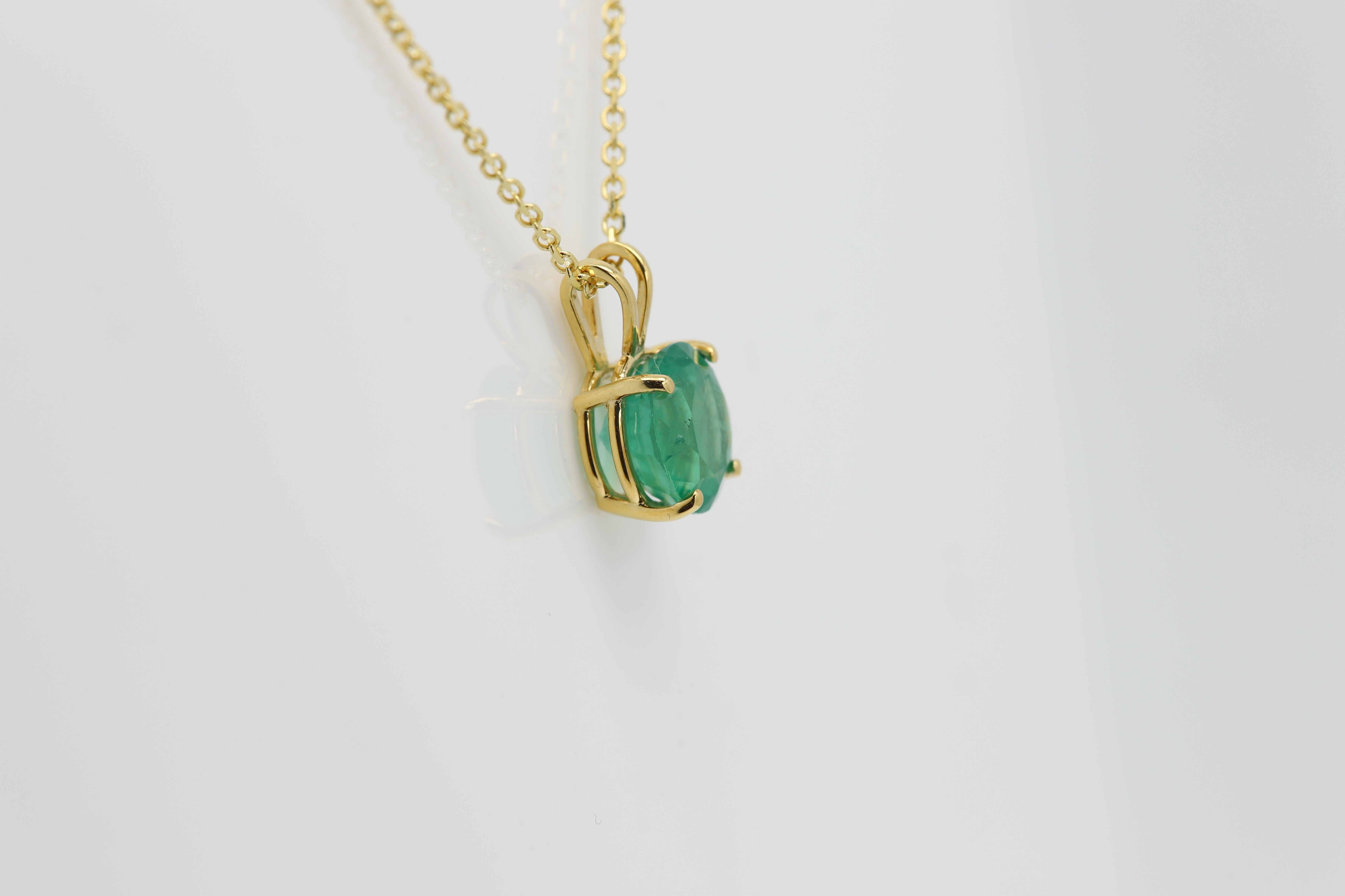 Collier pendentif émeraude naturelle en or jaune 14 carats de 4,66 carats en vente 7