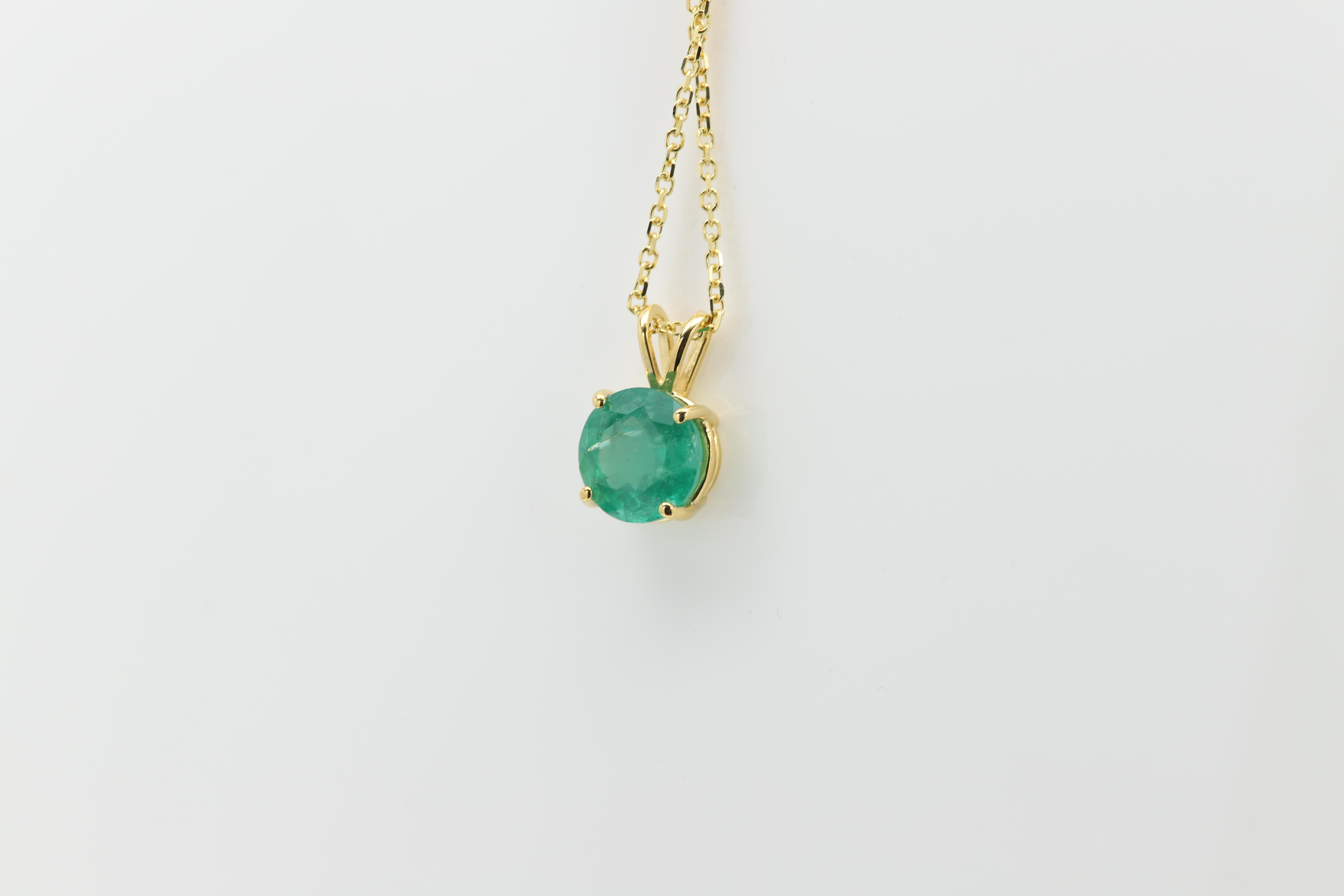 Collier pendentif émeraude naturelle en or jaune 14 carats de 4,66 carats en vente 10