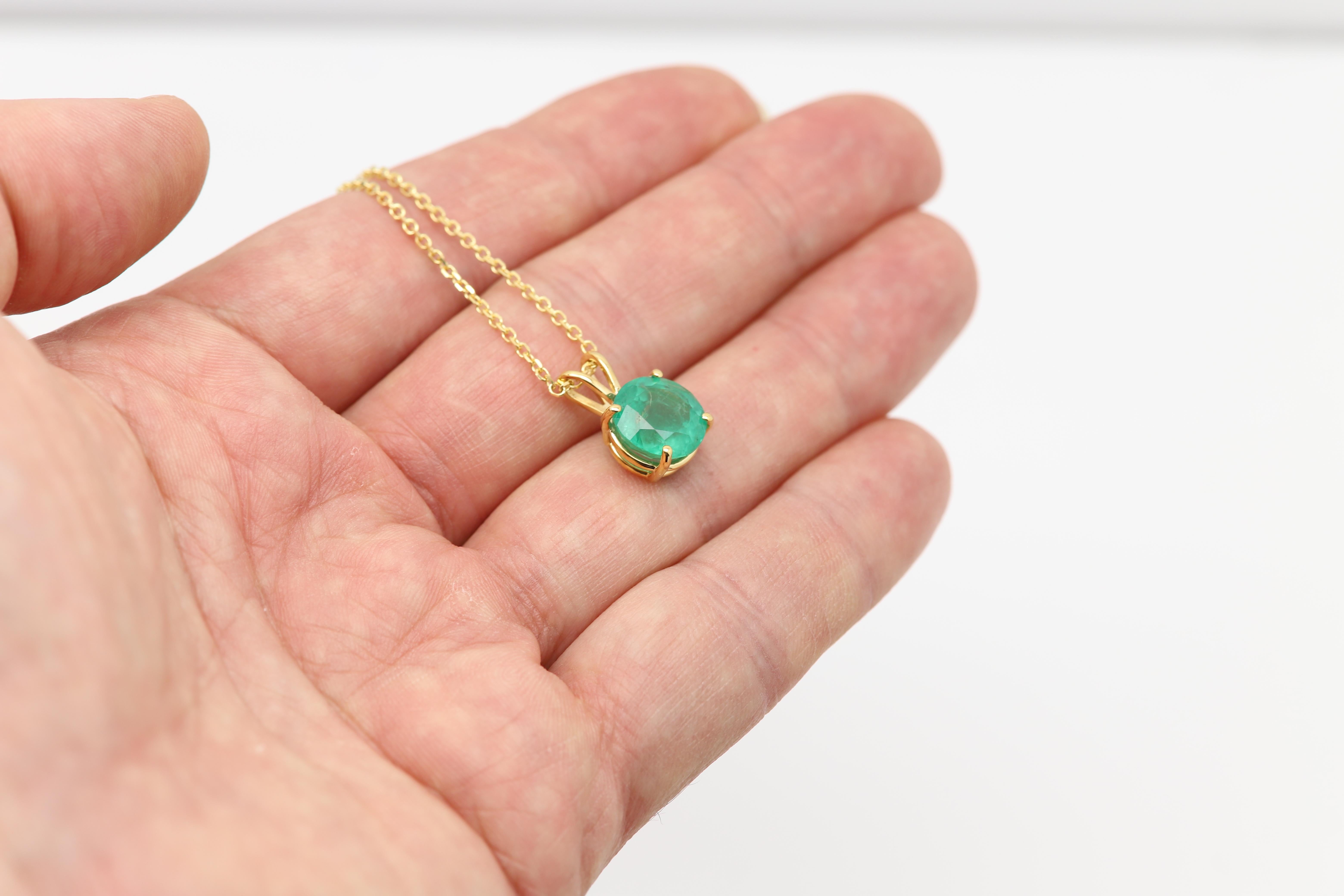 Collier pendentif émeraude naturelle en or jaune 14 carats de 4,66 carats Neuf - En vente à Brooklyn, NY