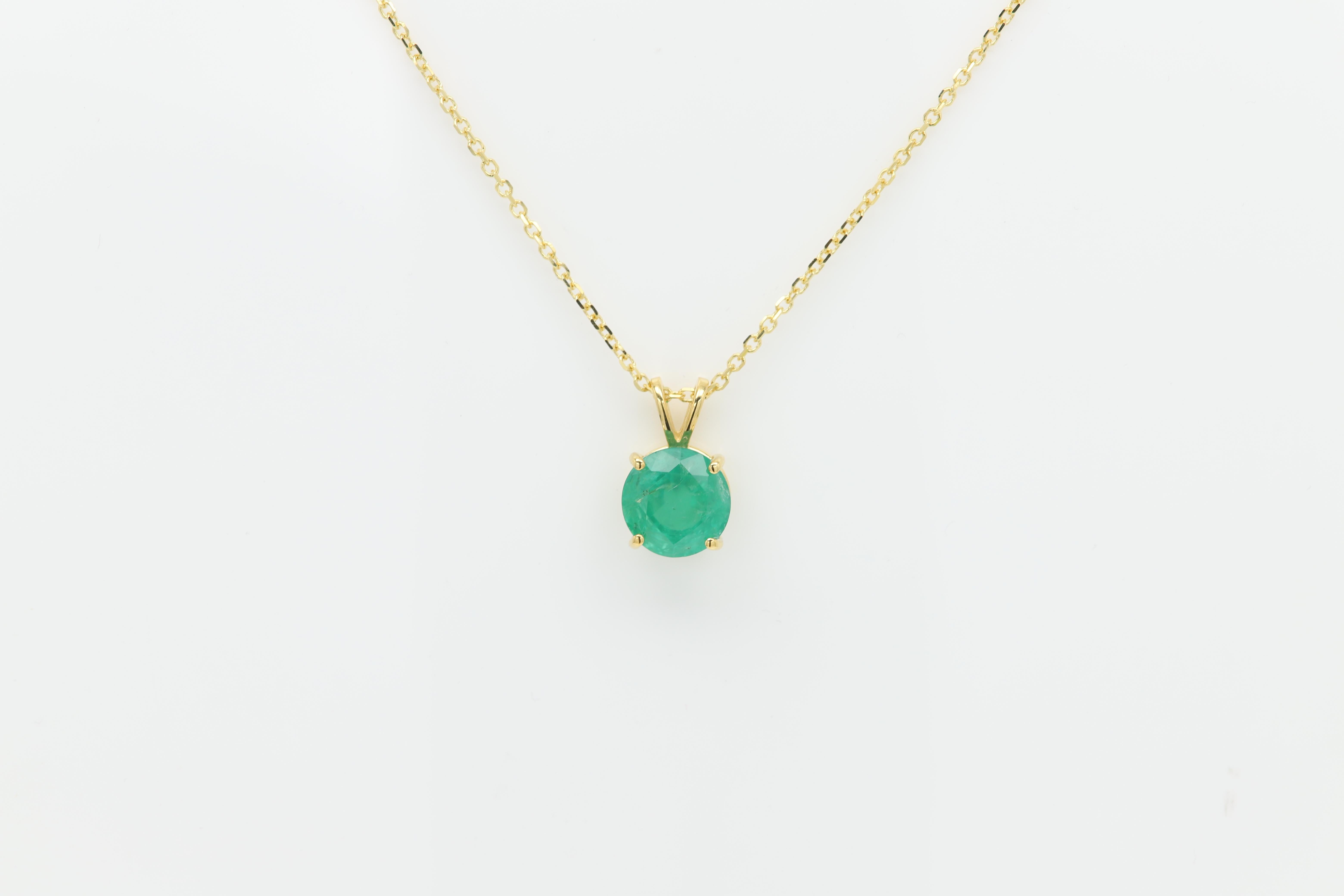 Collier pendentif émeraude naturelle en or jaune 14 carats de 4,66 carats en vente 3
