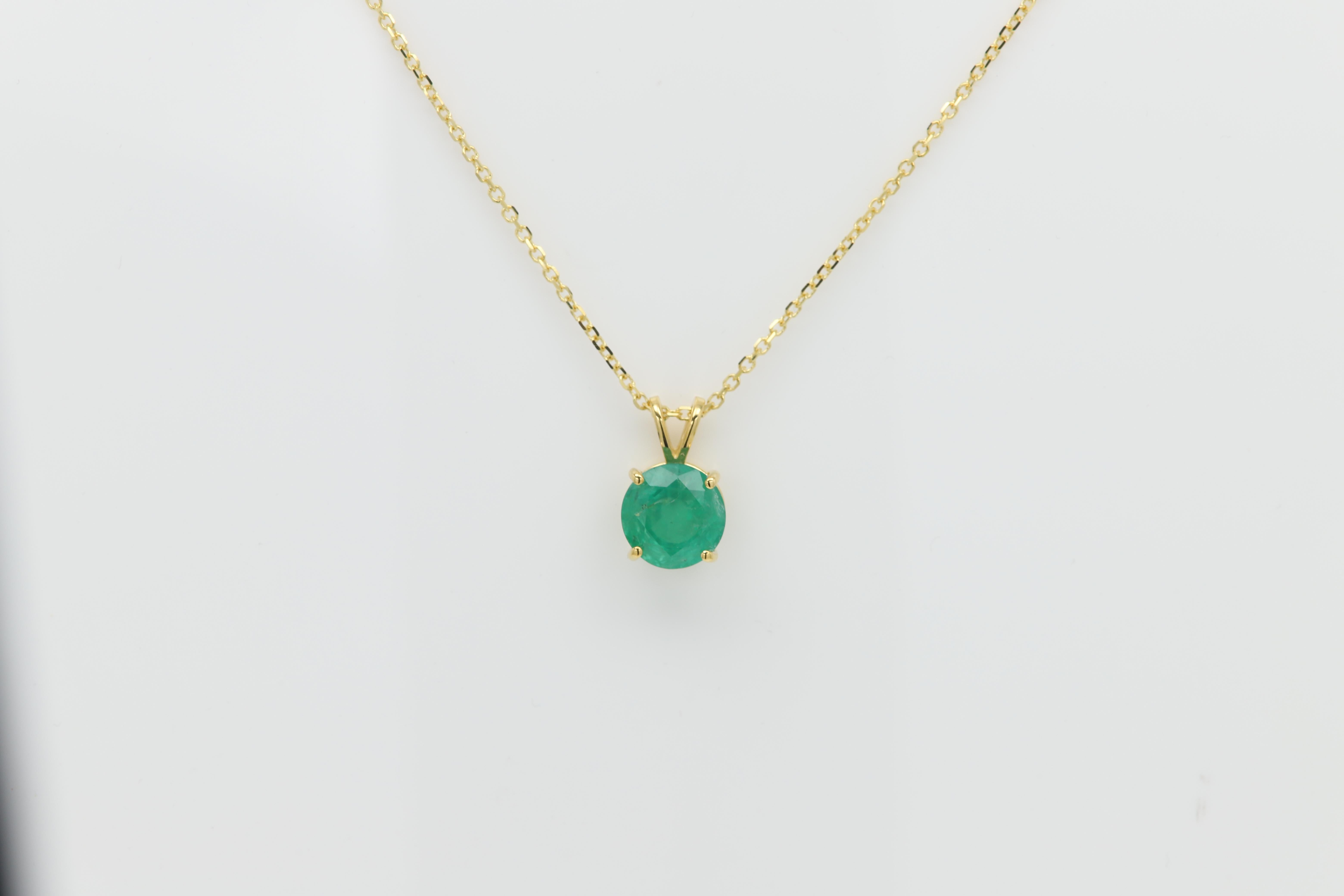 Collier pendentif émeraude naturelle en or jaune 14 carats de 4,66 carats en vente 4