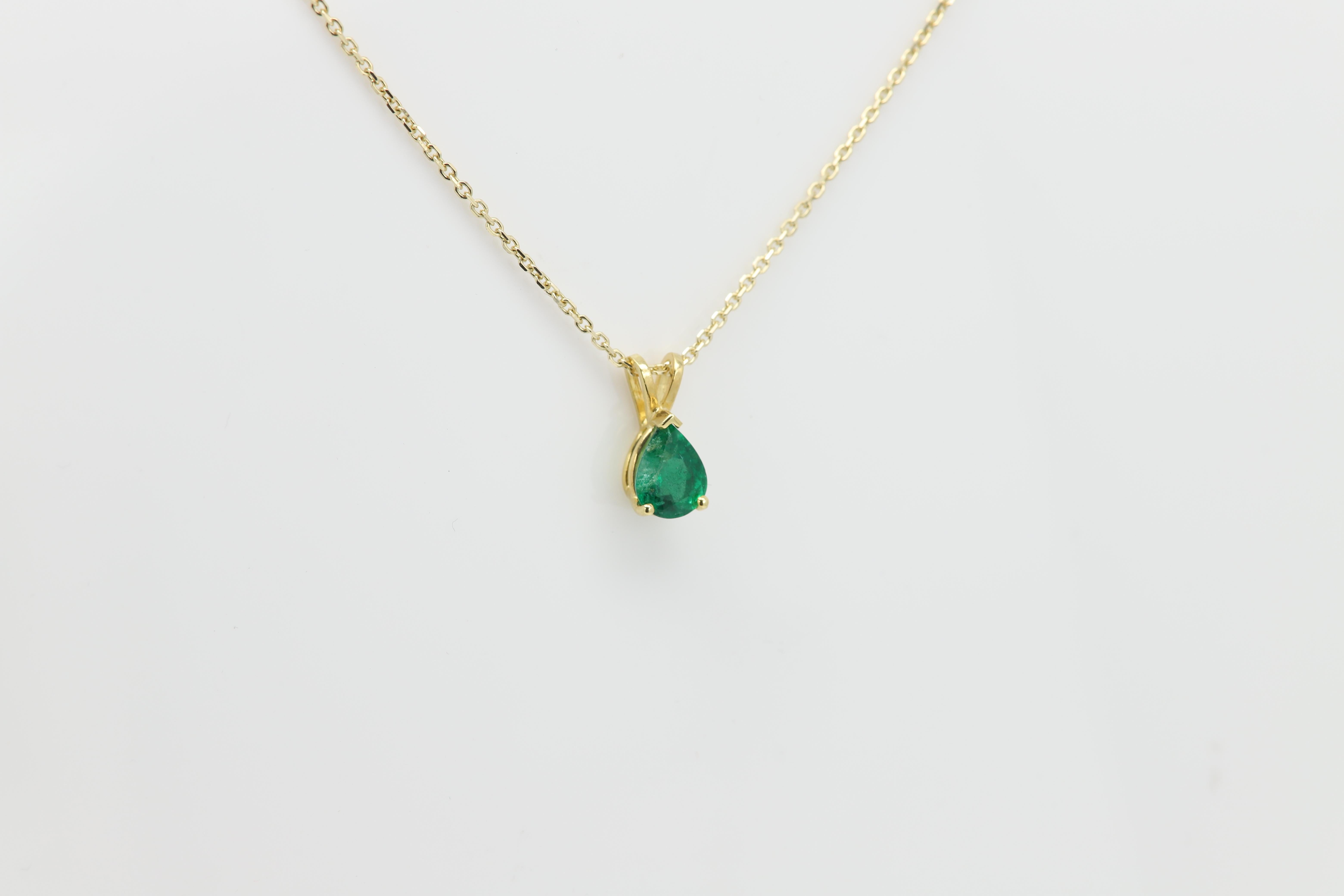 Collier pendentif émeraude naturelle en or jaune 14 carats avec émeraude en forme de poire de 1,41 carat en vente 6