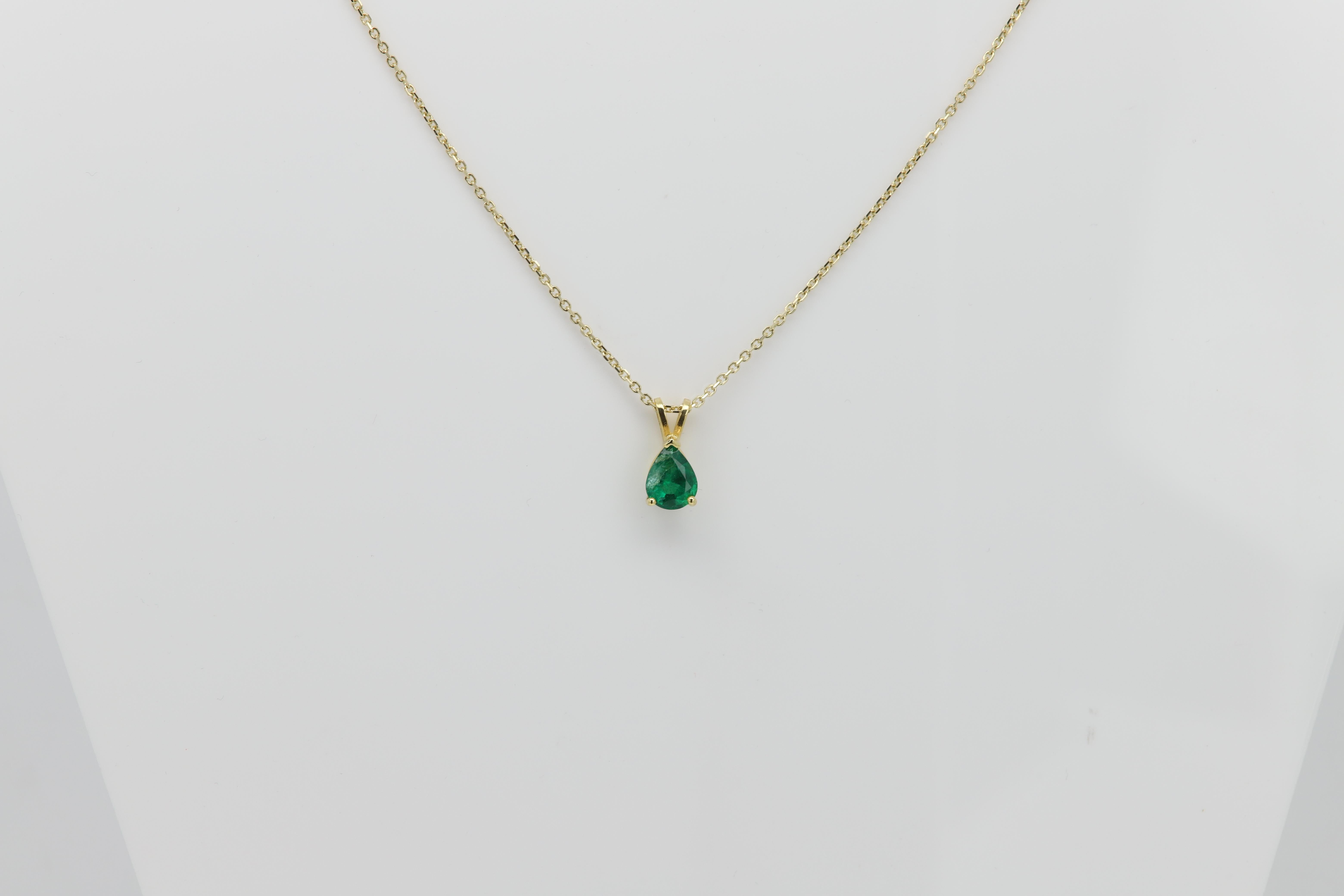 Collier pendentif émeraude naturelle en or jaune 14 carats avec émeraude en forme de poire de 1,41 carat en vente 5