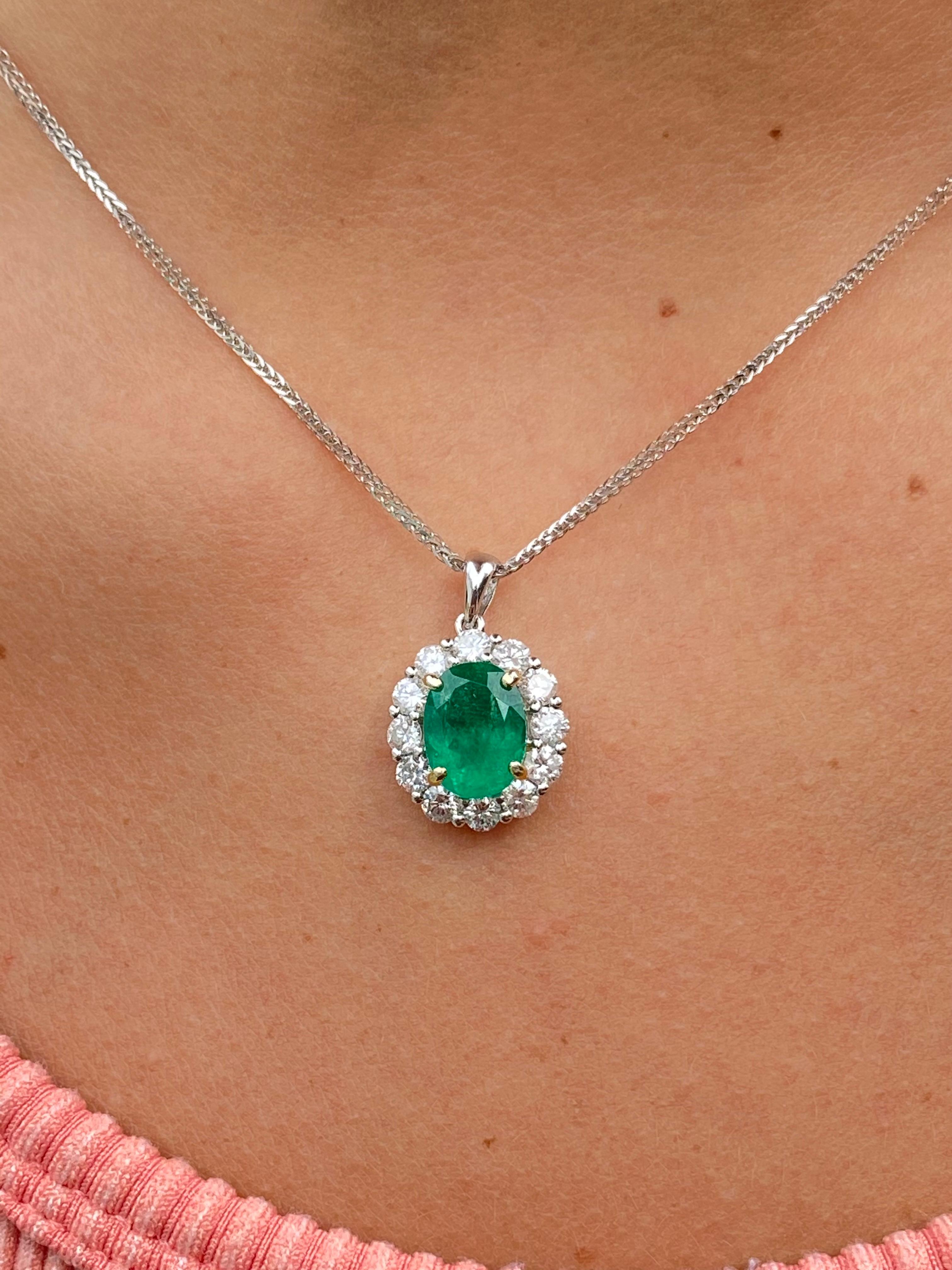 Art Deco Natural Emerald Pendant and Diamond Halo in 18k Solid White Gold For Sale