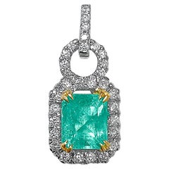 Natürlicher Smaragd-Anhänger mit Diamant-Halo aus massivem Weißgold, 18 Karat