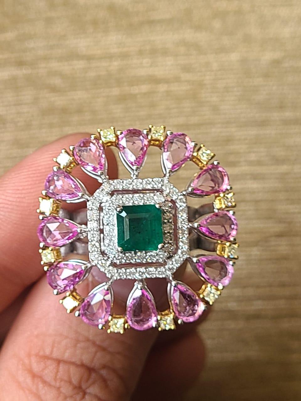 Natural Emerald, Pink Sapphires & Yellow Diamonds Cocktail Ring Set in 18K Gold In New Condition For Sale In Hong Kong, HK
