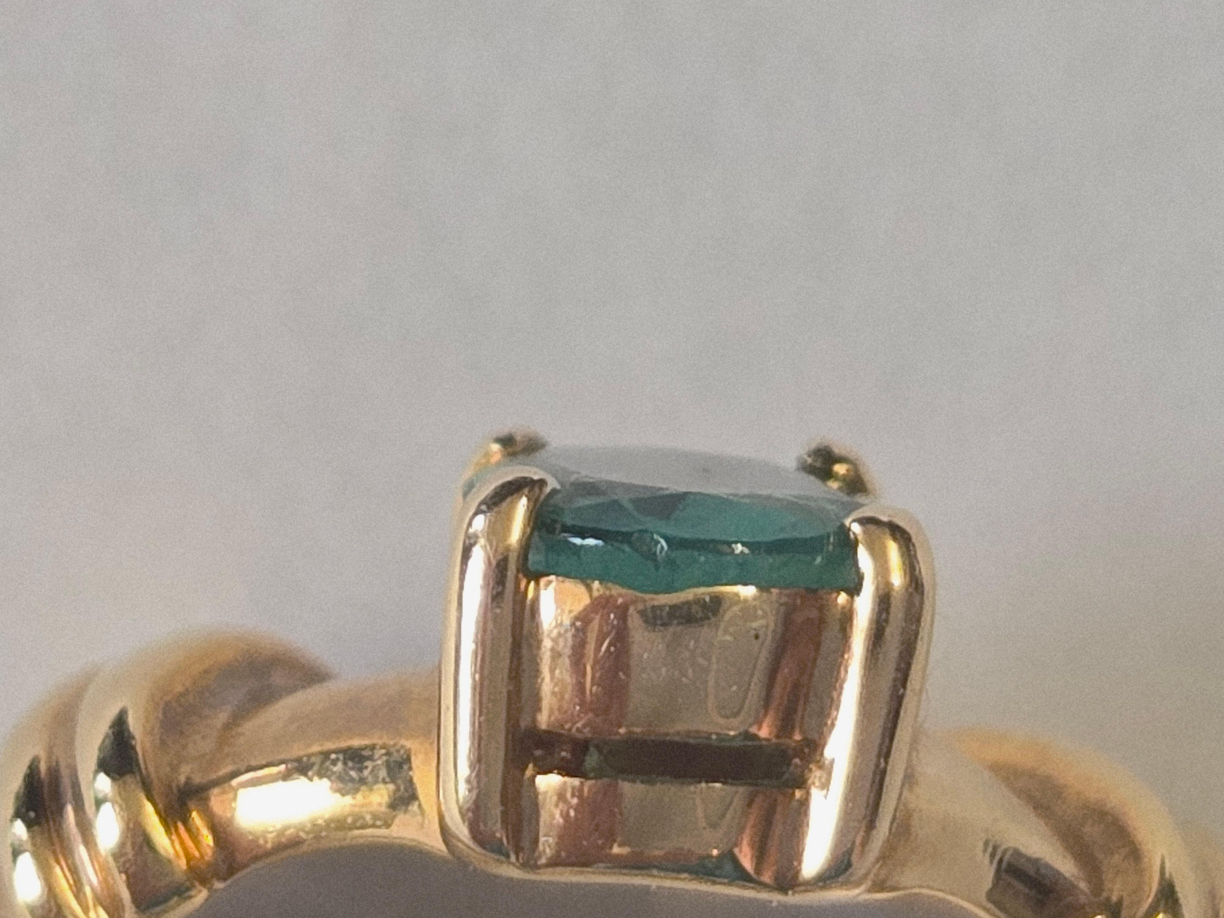 Bague en or 18 carats ornée d'une émeraude naturelle en vente 7