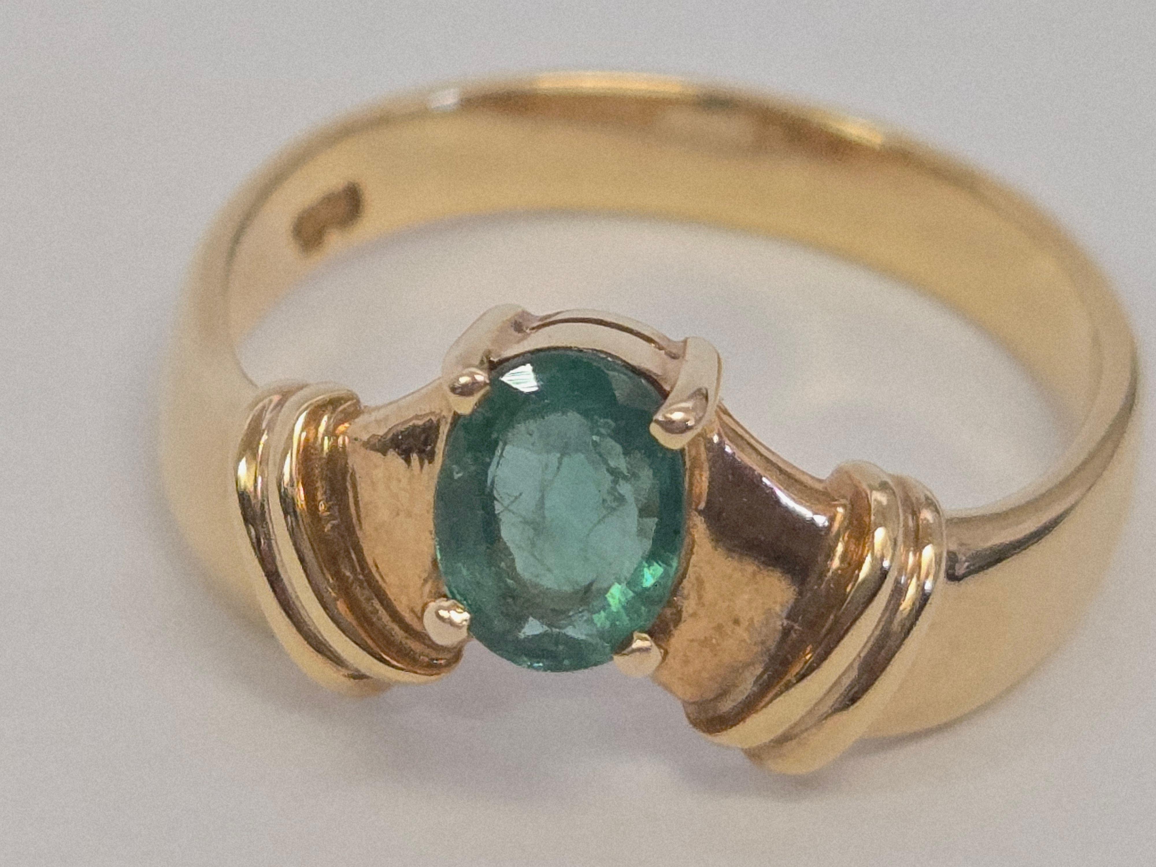 Natürlicher Smaragd Ring in 18K Gold im Angebot 2