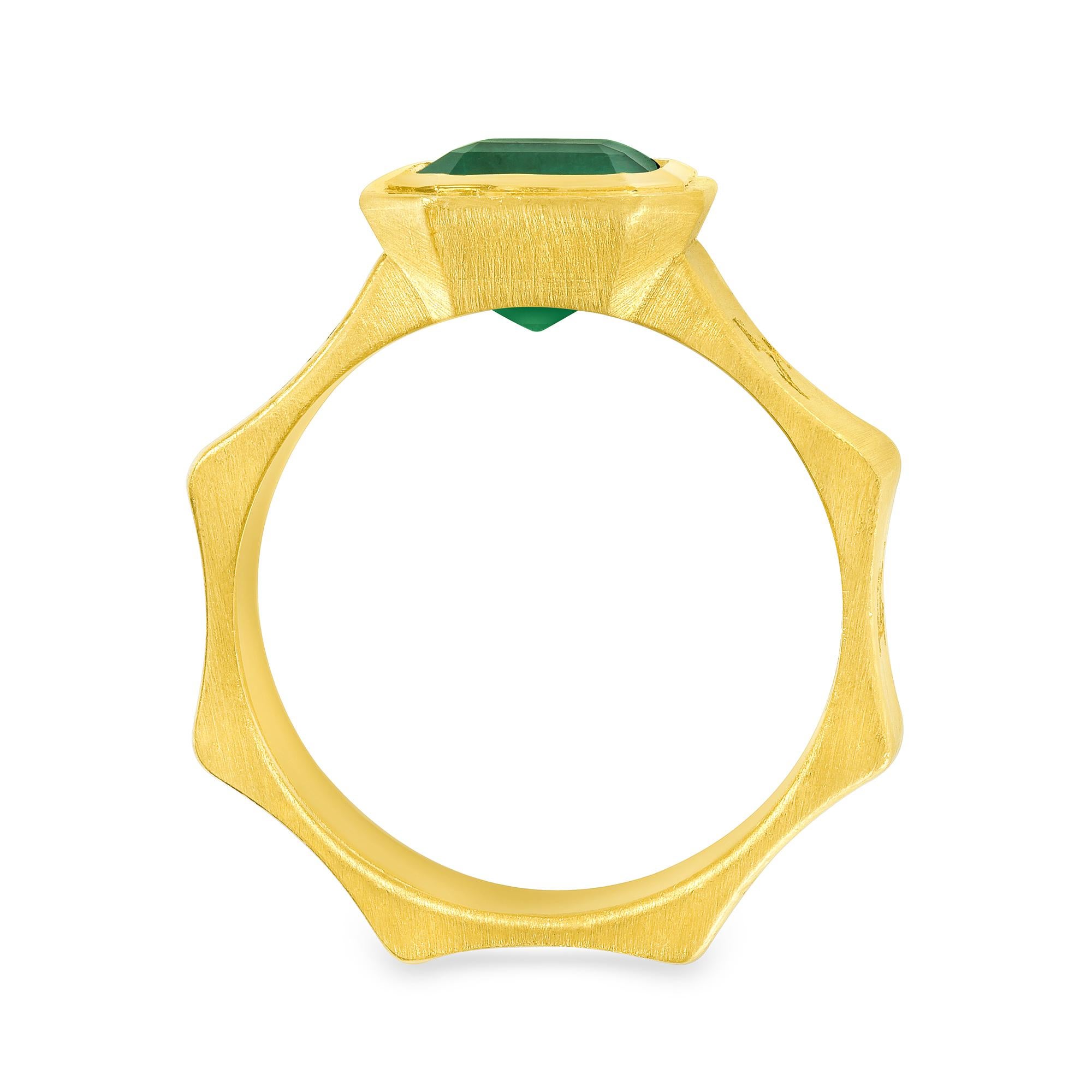Natürlicher Smaragdring aus 18 Karat Gold Jyoti-Ring (Smaragdschliff) im Angebot