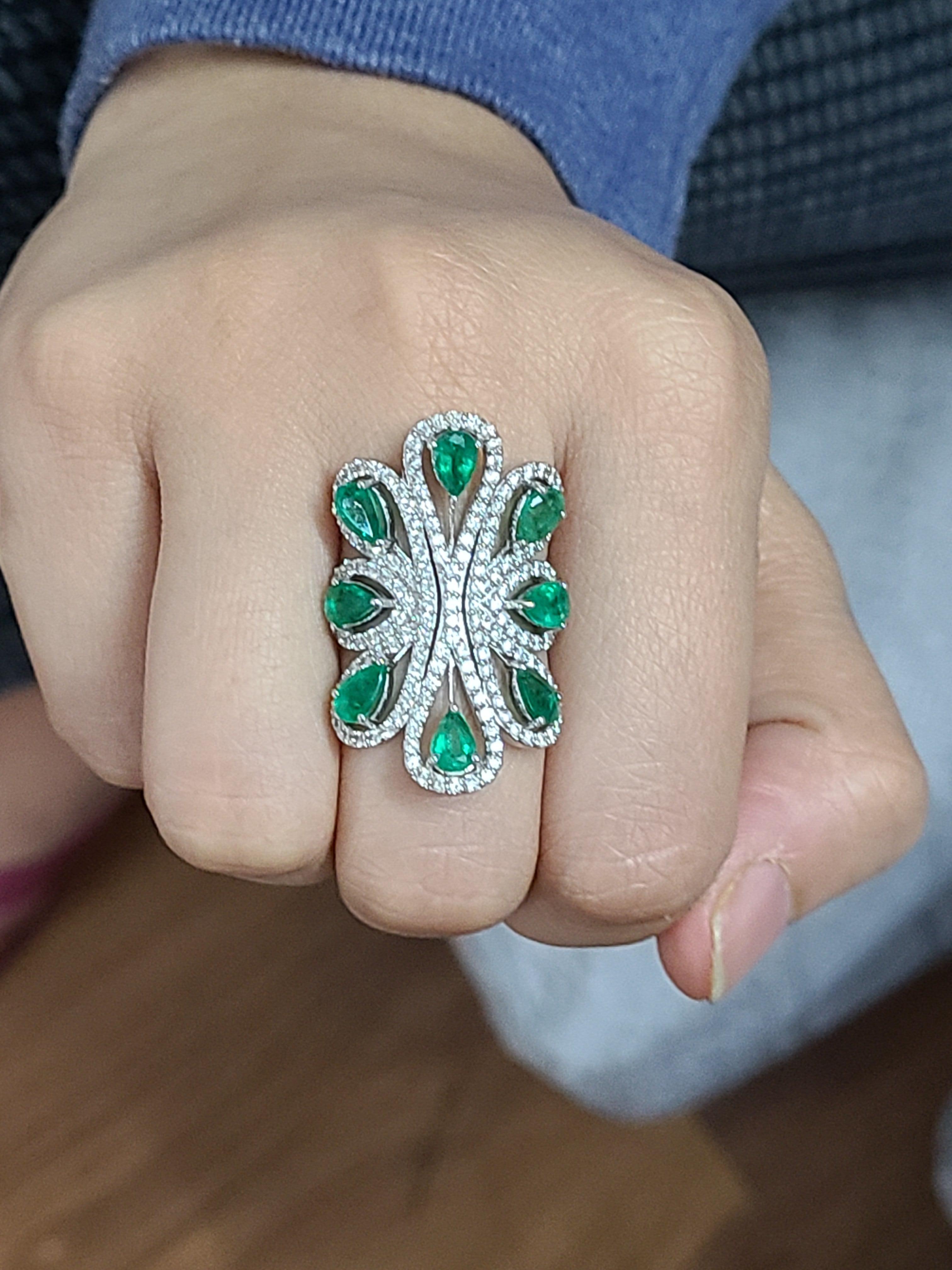 A beautiful, modern and designer ring set in 18k white gold with natural emerald and natural diamonds. The emerald weight is 2.88 carats and diamond weight is 1.43 carats. The ring dimensions in cm 3 x 2 x 1.9 (LXWXH). US Size 6
