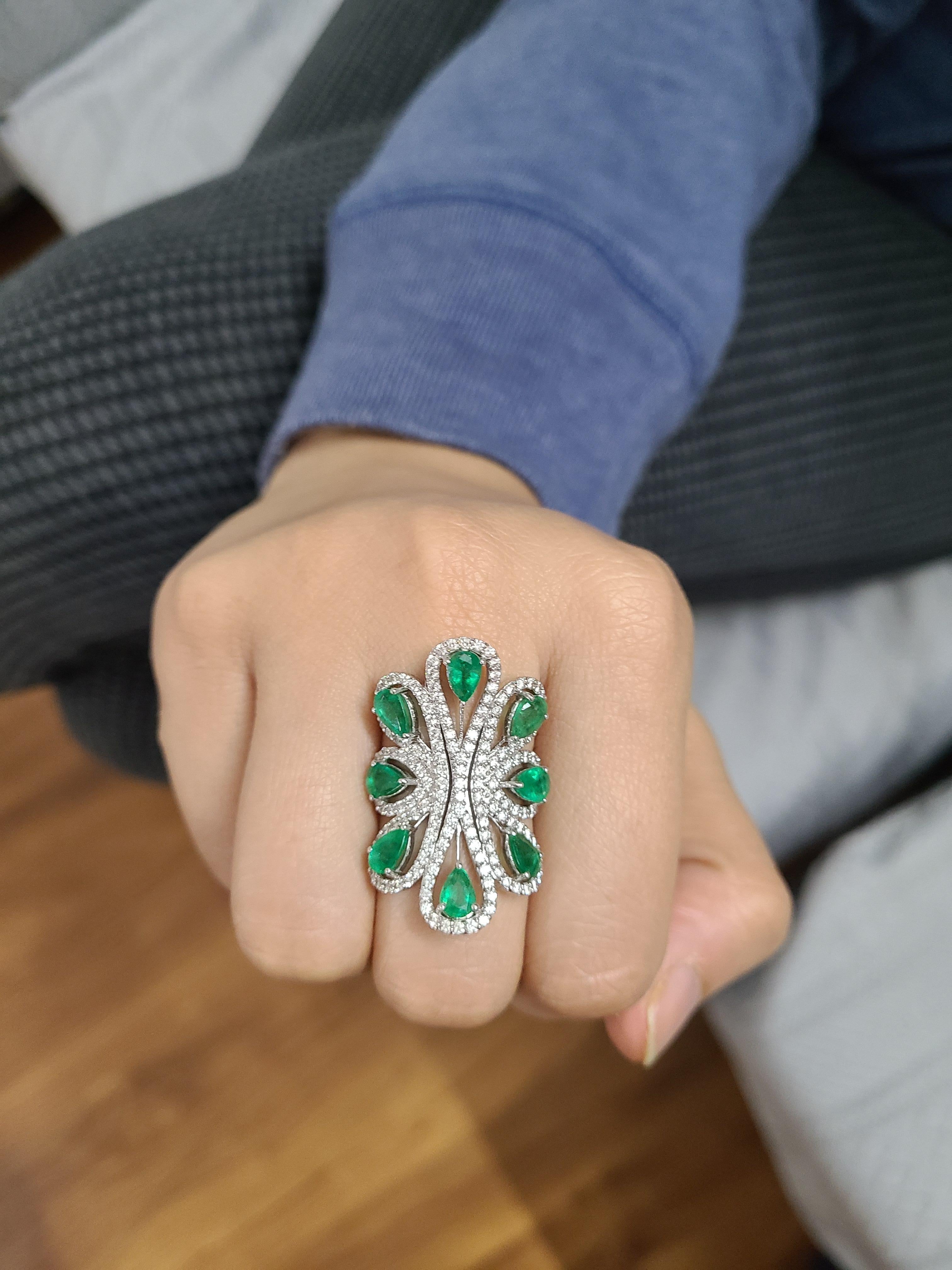Natural Emerald Ring Set in 18 Karat Gold with Diamonds 2