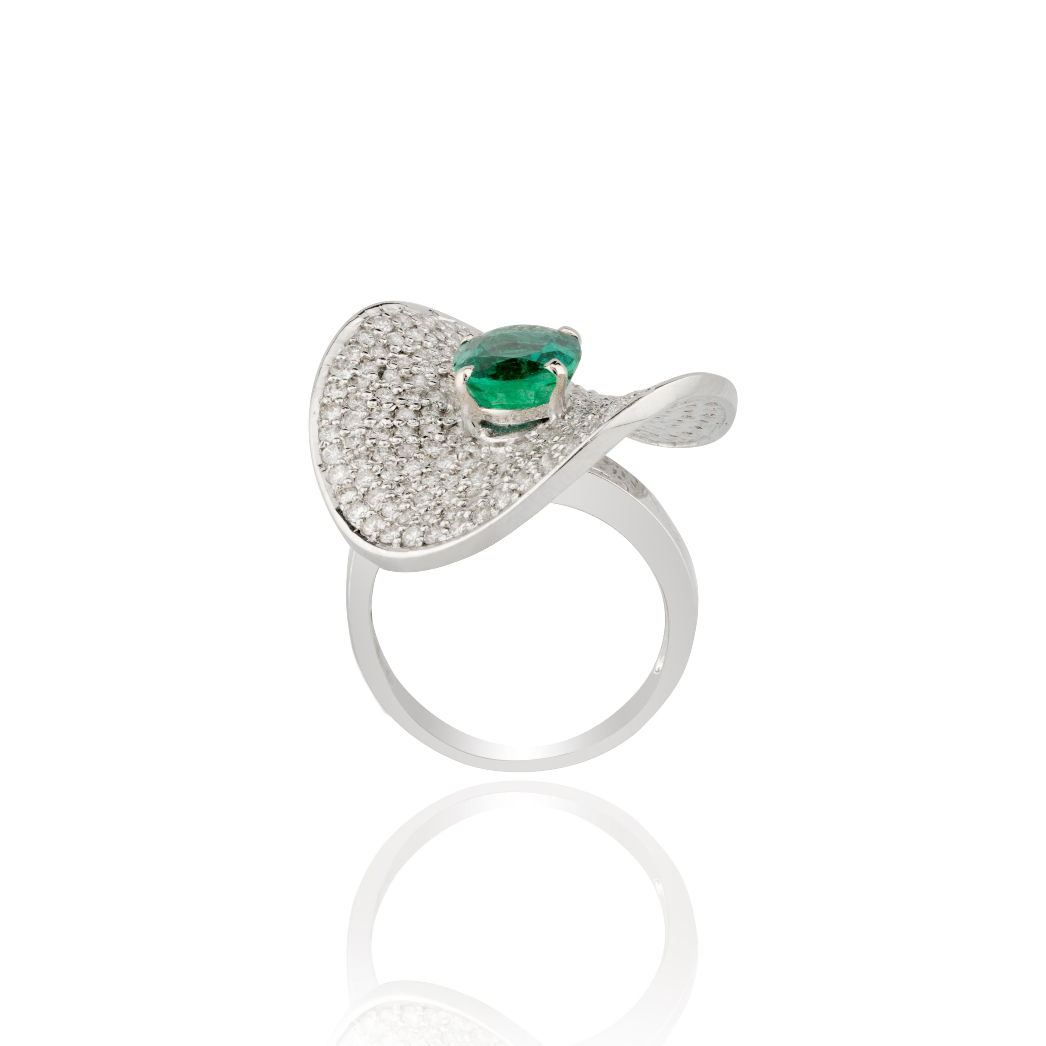 this is an amazing ring with
diamond : 1.18carats
emerald:1.94carats
gold : 9.64 gms


Please read my reviews to make yourself comfortable.
I don't want to sell just one time but make customers for life.
All our jewelry comes with a certificate