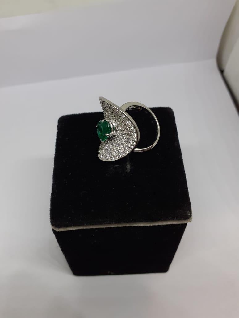Natürlicher Smaragd Ring mit 1,31 Karat Diamant & Smaragd 1,94 Karat in 18k Gold im Zustand „Neu“ im Angebot in New York, NY