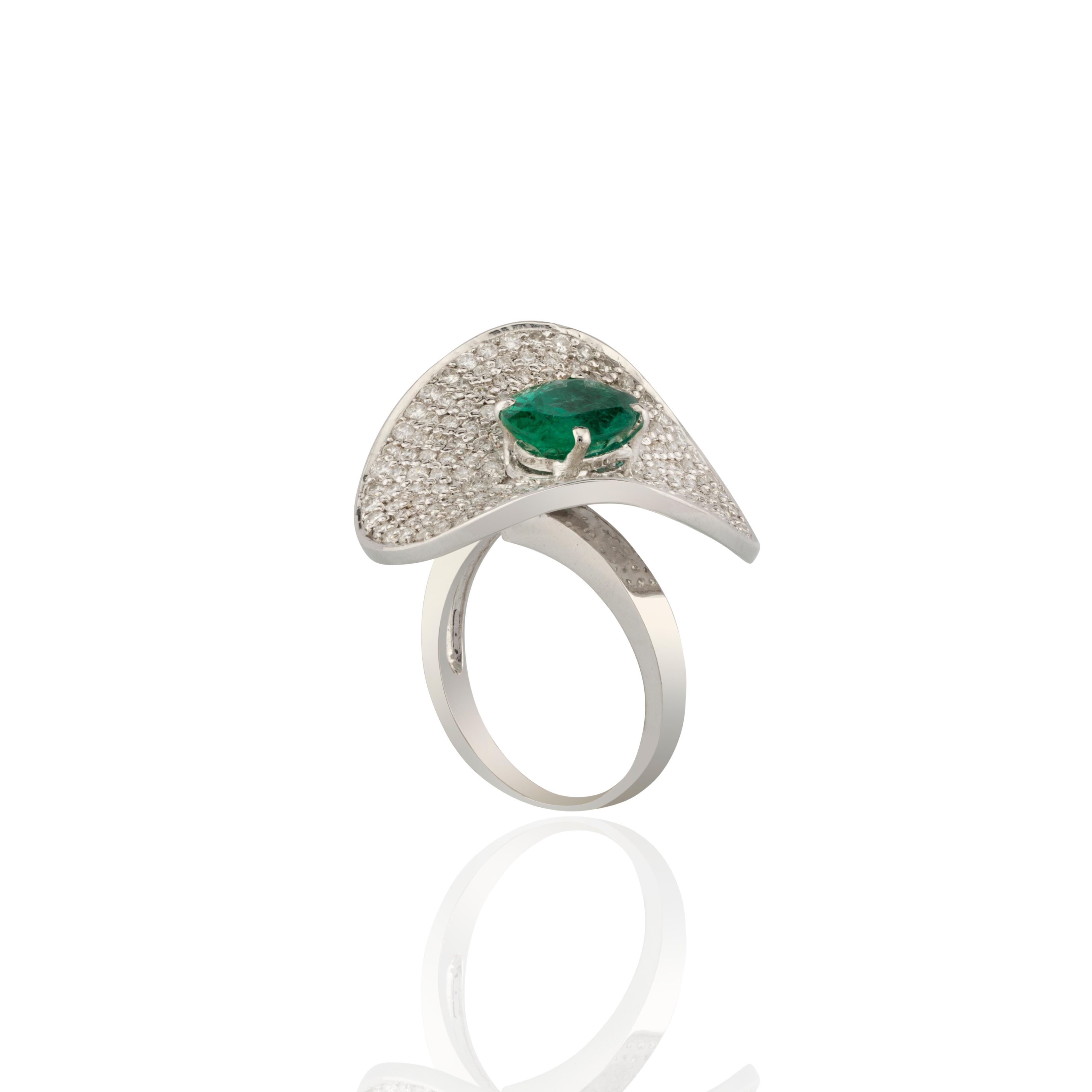Women's Natural Emerald Ring with 1.31 Carats Diamond & Emerald 1.94 Cts in 18k Gold For Sale