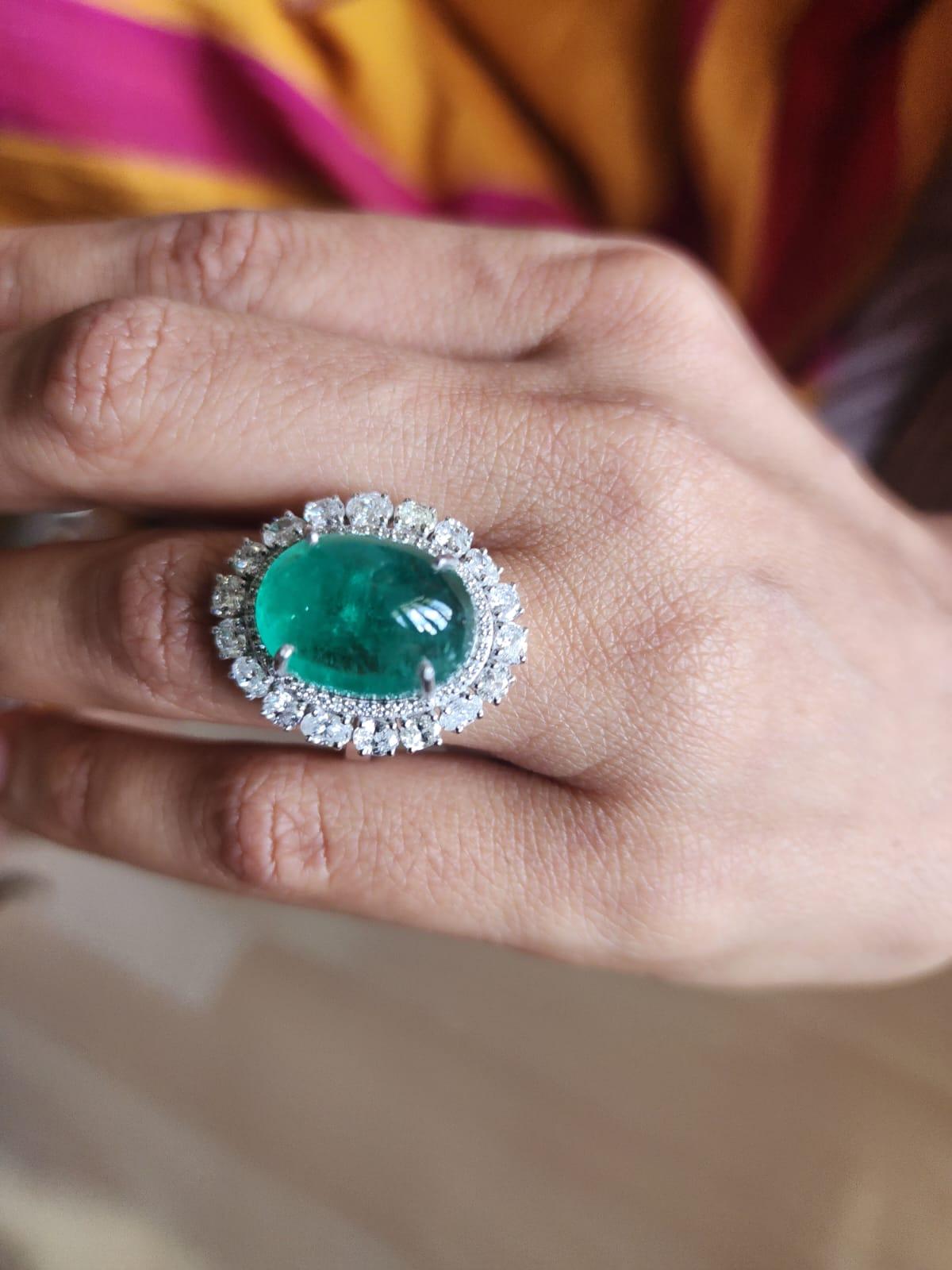 Natürlicher Smaragdring mit 1,65 Karat Diamant & Smaragd 14,70 Karat in 18 Karat Gold (Smaragdschliff) im Angebot