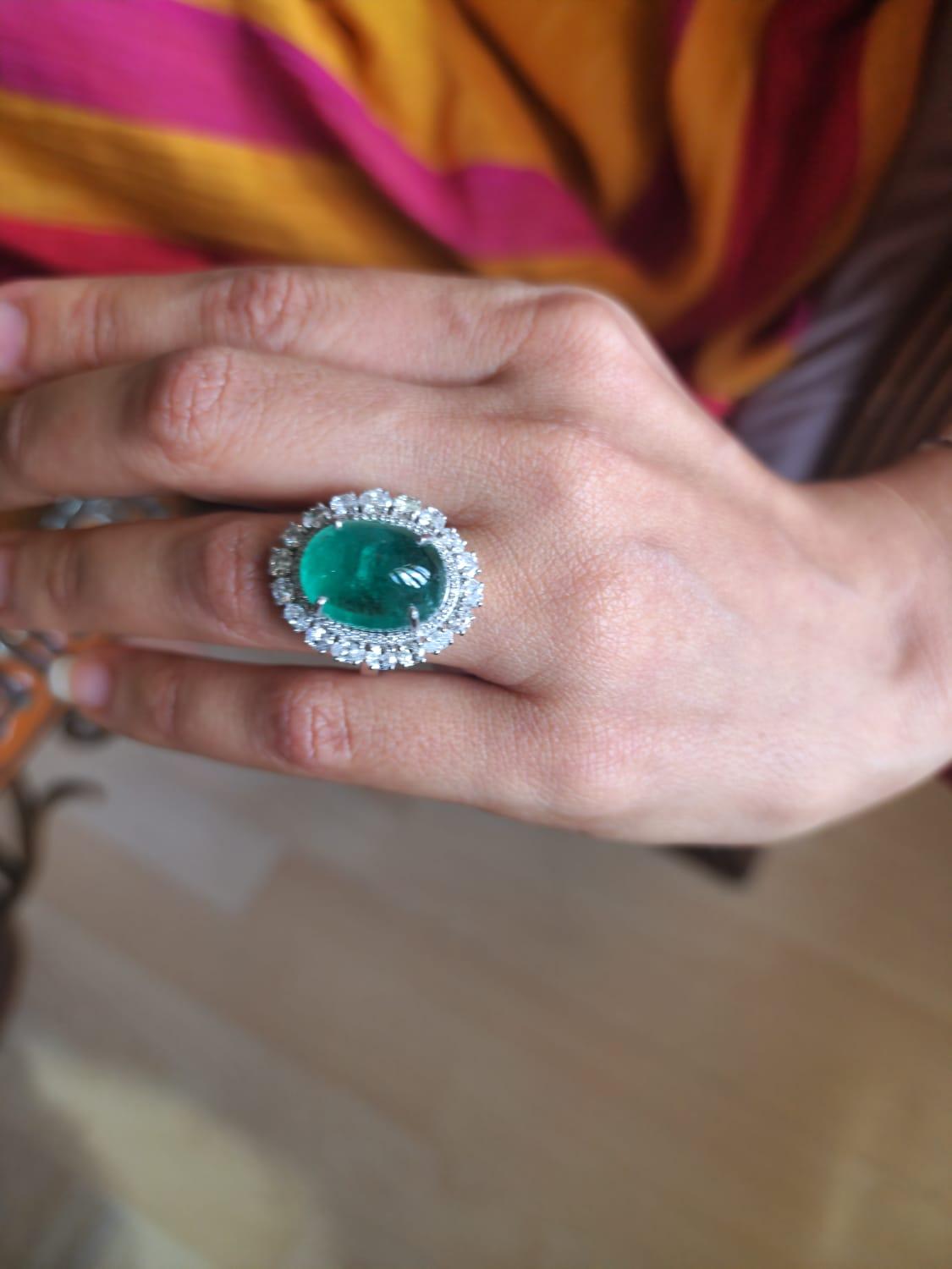 Natural Emerald Ring with 1.65cts Diamond & Emerald 14.70cts in 18k Gold In New Condition For Sale In New York, NY