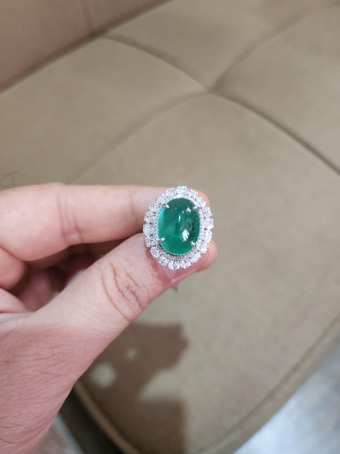 Natürlicher Smaragdring mit 1,65 Karat Diamant & Smaragd 14,70 Karat in 18 Karat Gold Damen im Angebot