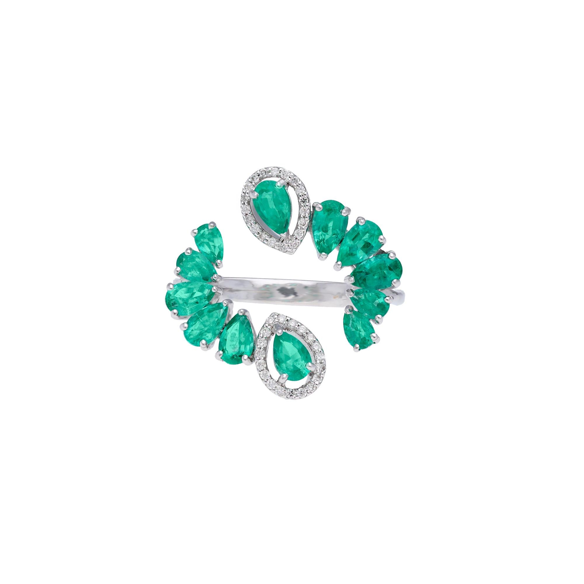 Women's Natural Emerald Ring with diamond 0.14 cts in 18k gold For Sale