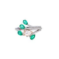 Natural Emerald & Diamond Ring in 18k Gold