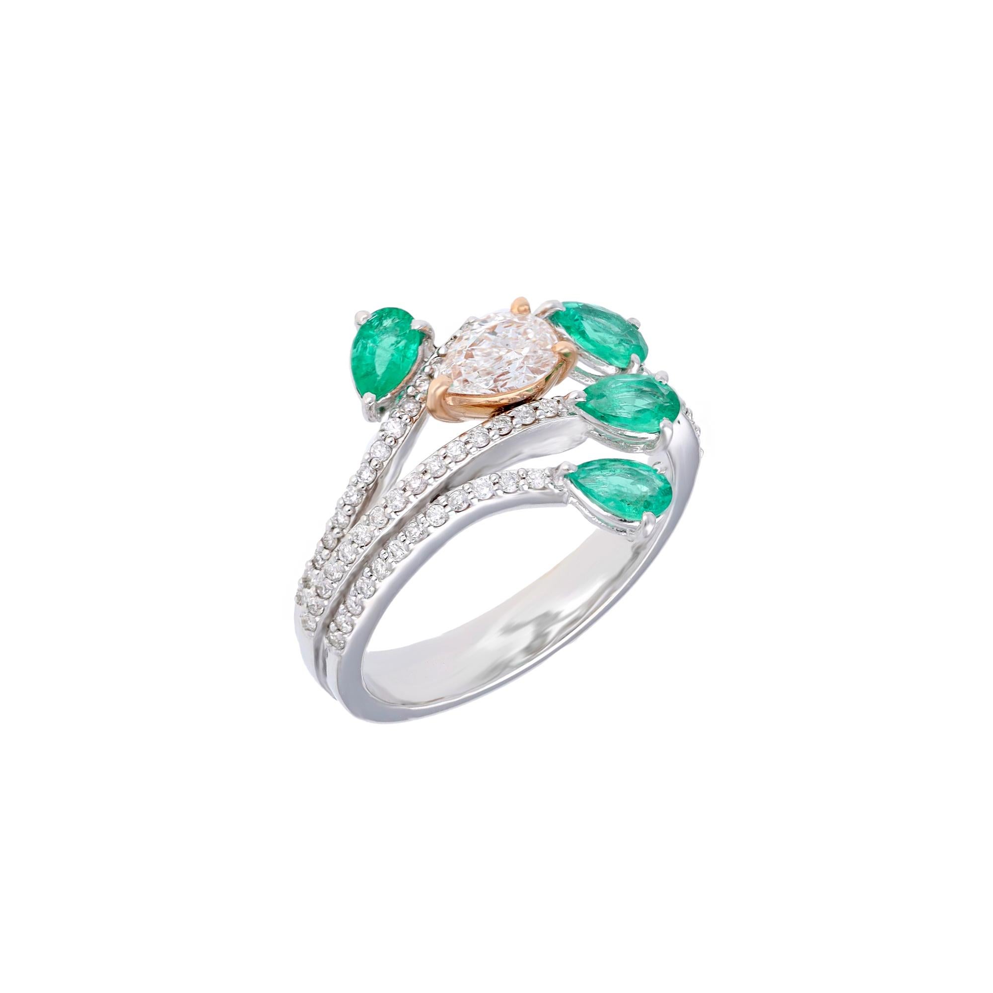 Natural Emerald ring with diamond 0.67 cts in 18k gold In New Condition For Sale In jaipur, IN
