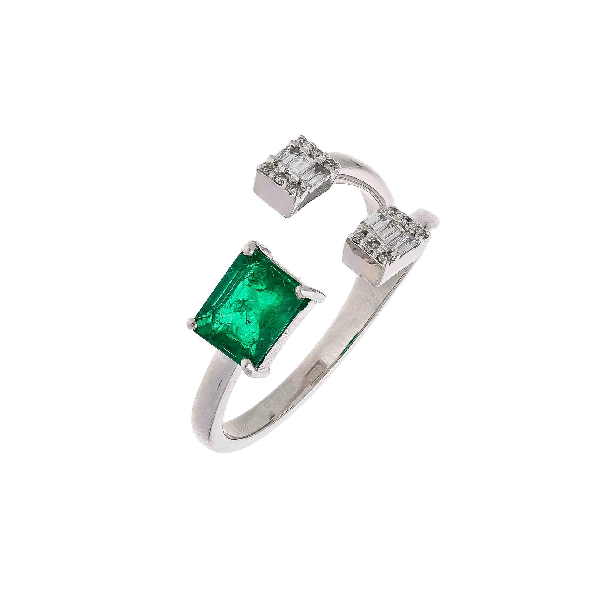 Diamonds : 0.16 carats
Emerald : 0.91carats
Gold : 3.19 gm( 18k)

This is a beautiful natural Columbian ring  with very high quality emeralds and diamonds ( vsi and G colour

Its very hard to capture the true color and luster of the stone, I have