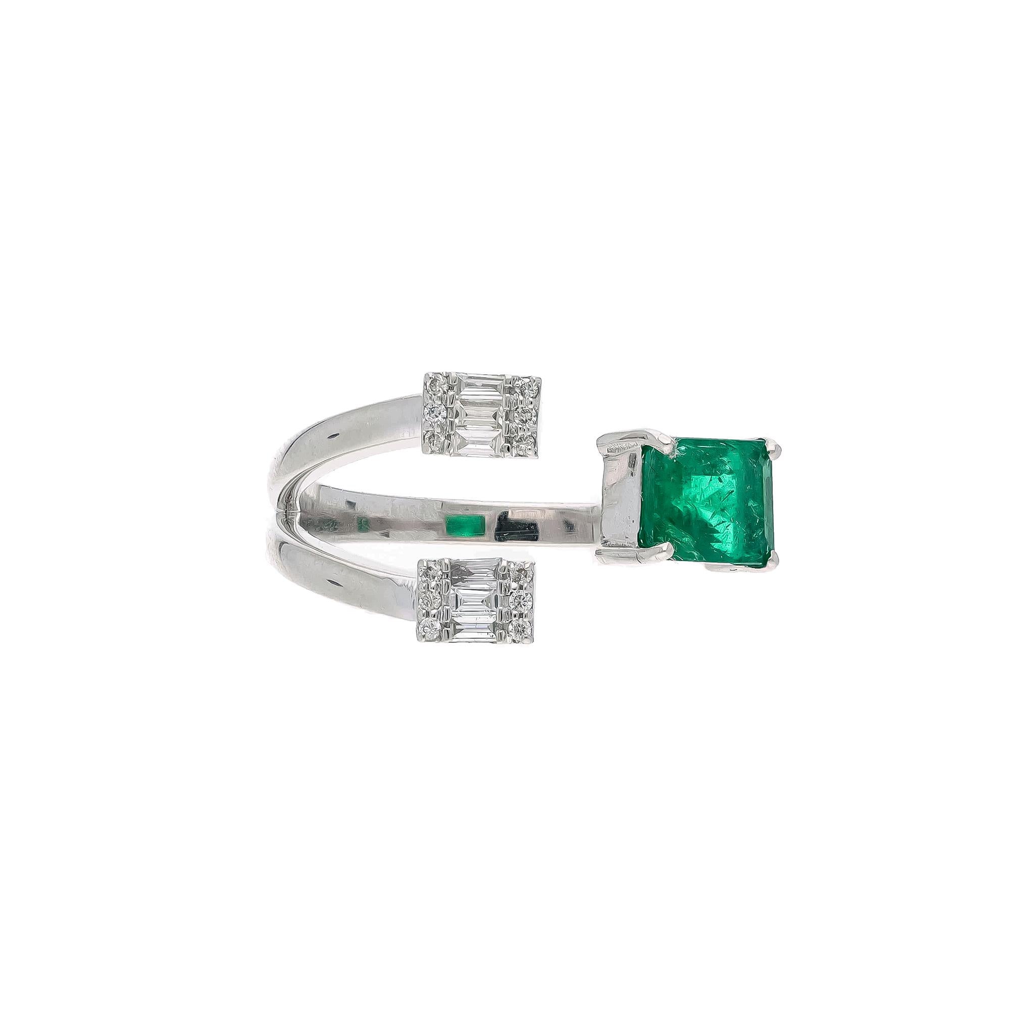 Mixed Cut Natural Emerald Ring with Diamond in 18k Gold For Sale