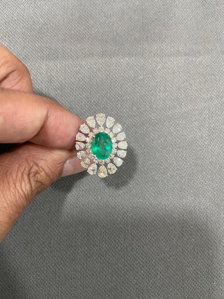 Natural columbian  Emerald Ring with Diamond in 18k Gold 1