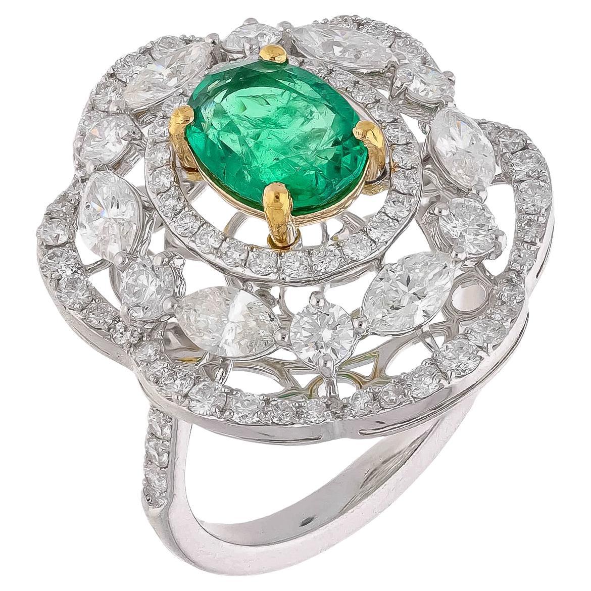 Natural Emerald Ring with Diamond in 18k Gold For Sale