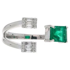 Natural Emerald Ring with Diamond in 18k Gold