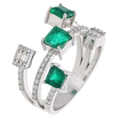 Natural Emerald Ring with Diamond in 18k Gold