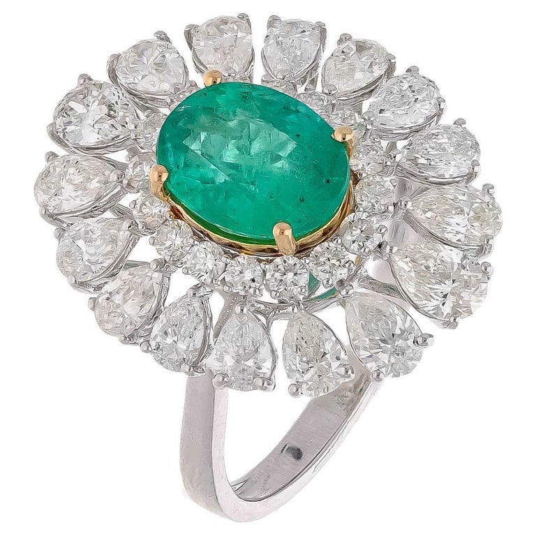 Natural columbian Emerald Ring with Diamond in 18k Gold For Sale at 1stDibs