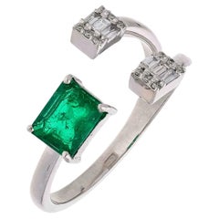 Natural Emerald Ring with Diamond in 18k Gold