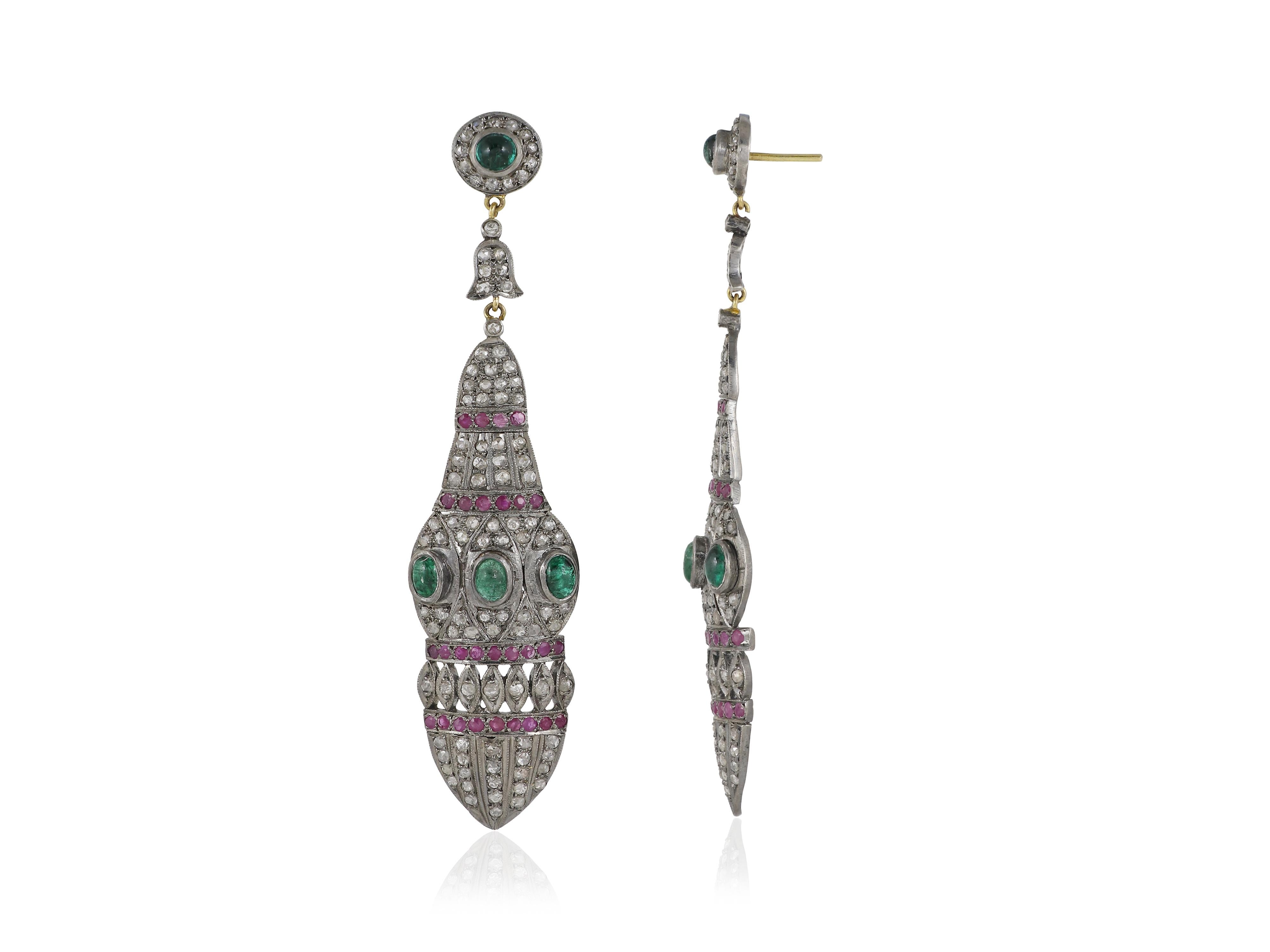 Smeraldo naturale, rubino e diamante, pendente vittoriano in argento e oro 18 carati. In condizioni Nuovo in vendita a Bangkok,, TH