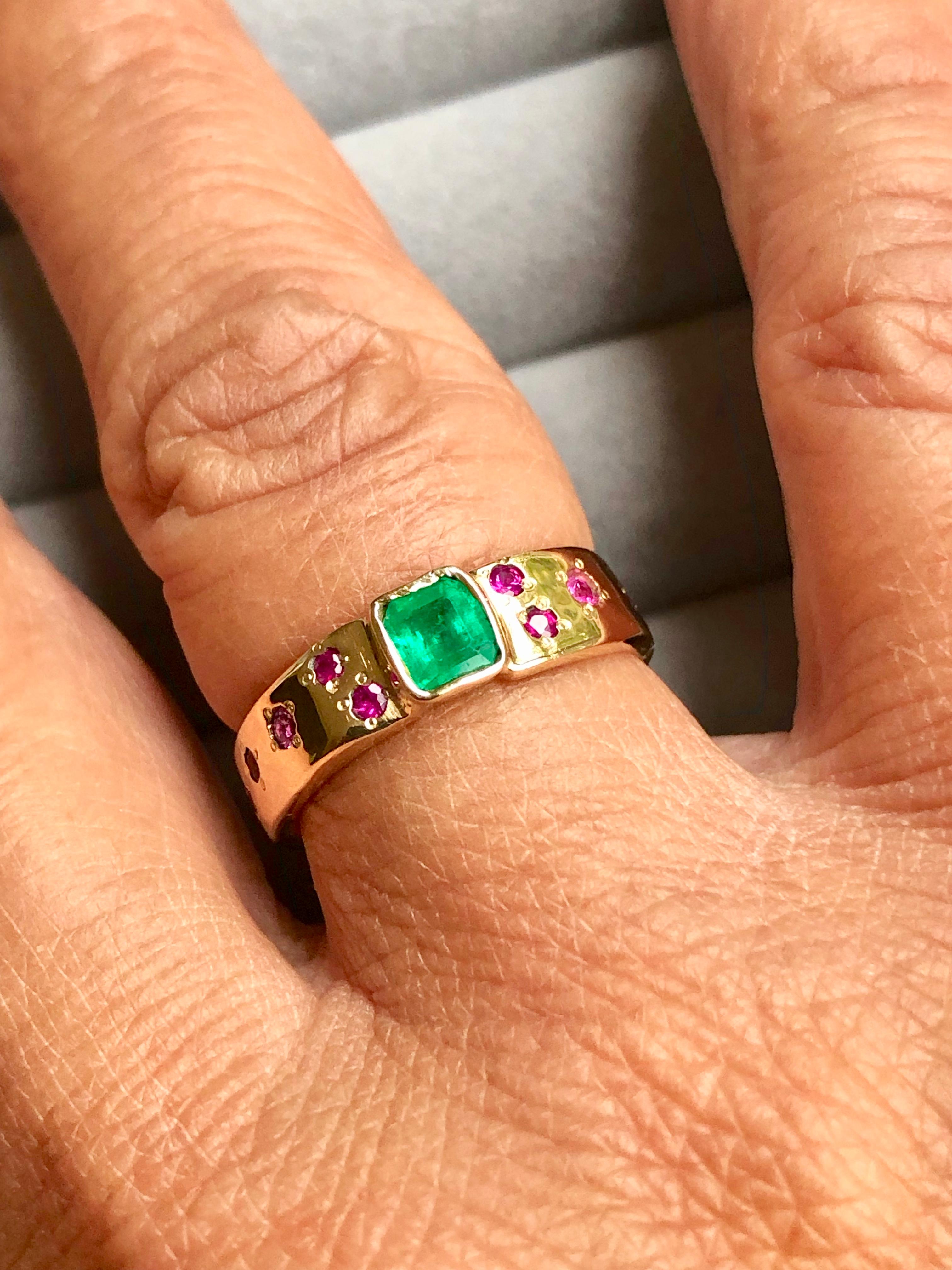 Women's or Men's Natural Emerald Ruby Band Ring Rare Hammered 18 Karat
