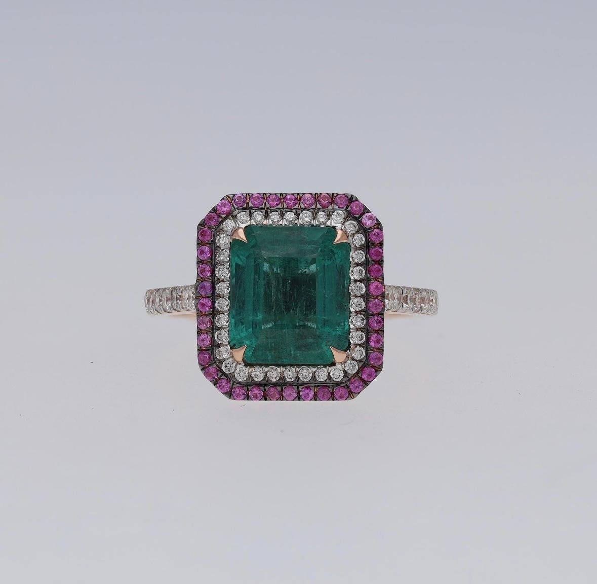 Natürlicher Smaragd-Rubin-Diamantring aus 18 Karat Gold (Smaragdschliff) im Angebot