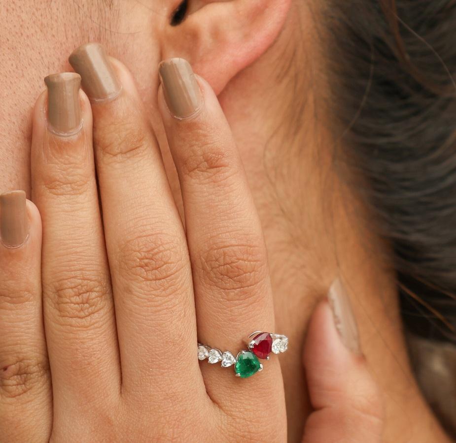 Natural zambian emerald ruby heart diamond ring in 18k gold For Sale 1