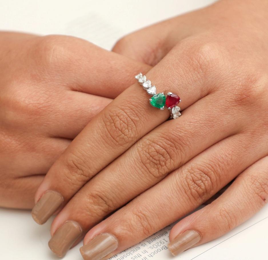 Natural zambian emerald ruby heart diamond ring in 18k gold For Sale 2