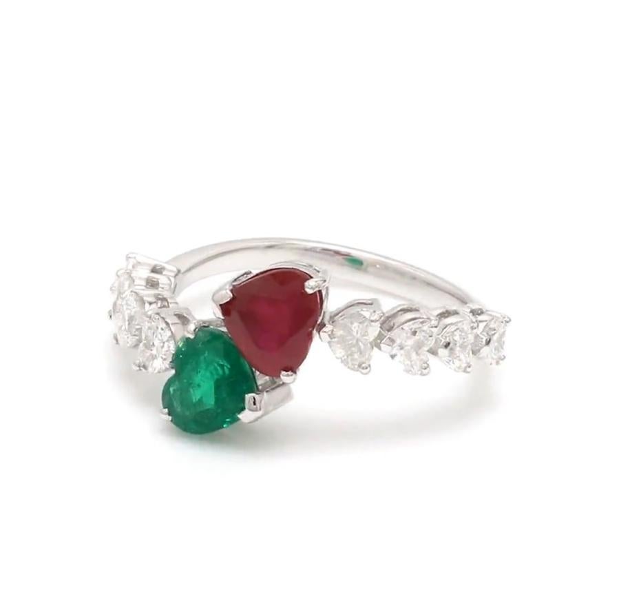 Natural zambian emerald ruby heart diamond ring in 18k gold For Sale 4