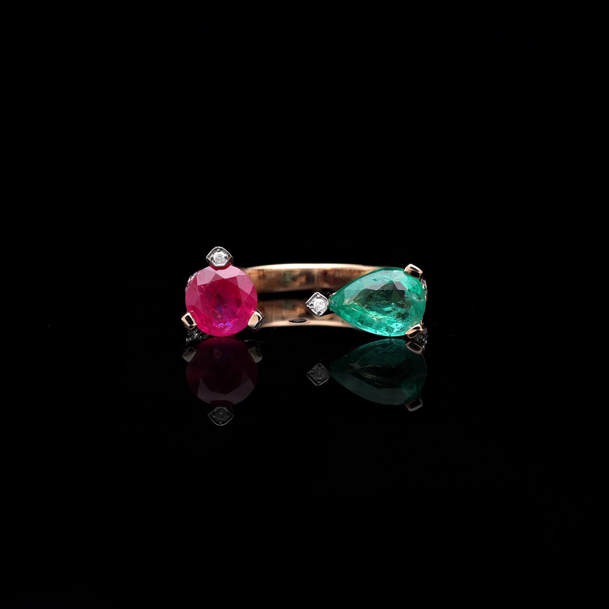 Mixed Cut Natural Emerald & Ruby ring with diamond 0.47 cts in 18k gold For Sale