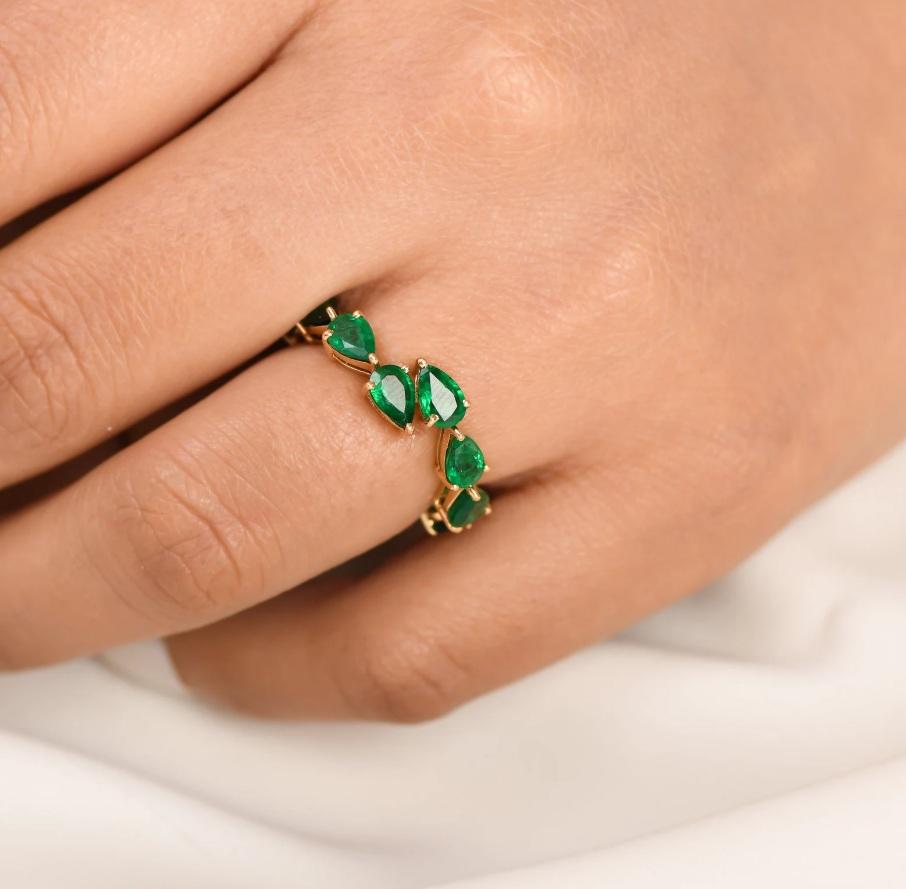 Anillo eternidad serpiente esmeralda natural oro 18k en Nuevo estado para la venta en jaipur, IN