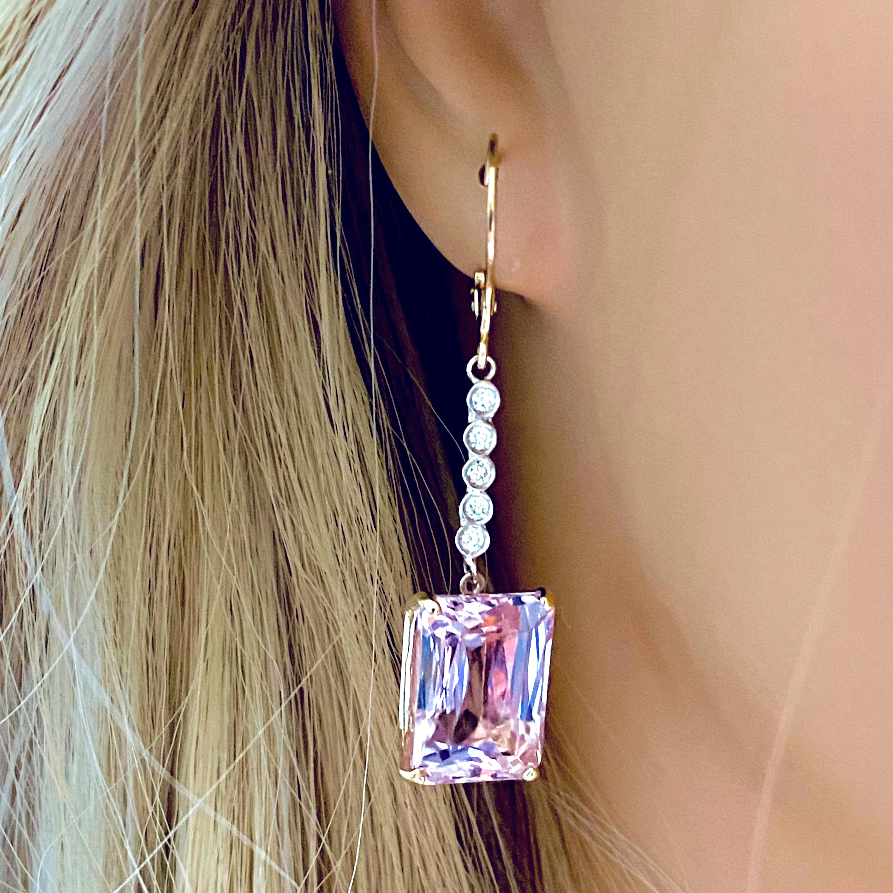 Contemporary Natural Emerald Shaped Kunzite Diamond Gold Hoop Earrings Weighing 21.30 Carat