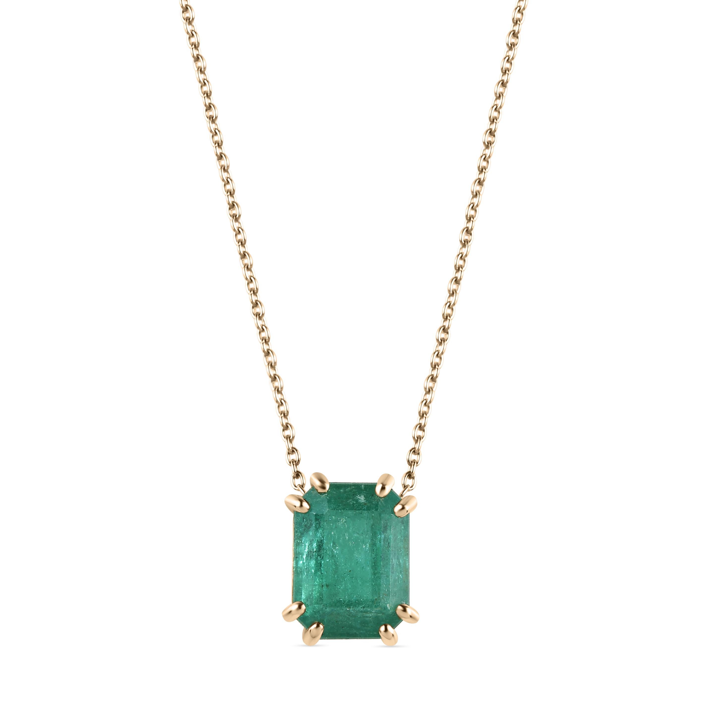 Art Deco Natural Emerald Solitaire Chain Necklace for Women in 18k Yellow Gold For Sale