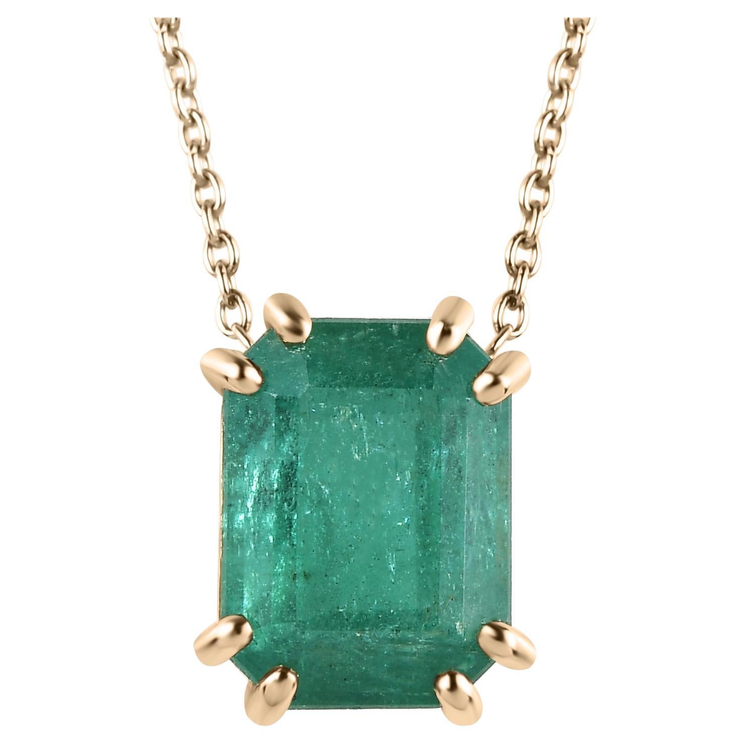 Natural Emerald Solitaire Chain Necklace for Women in 18k Yellow Gold For Sale