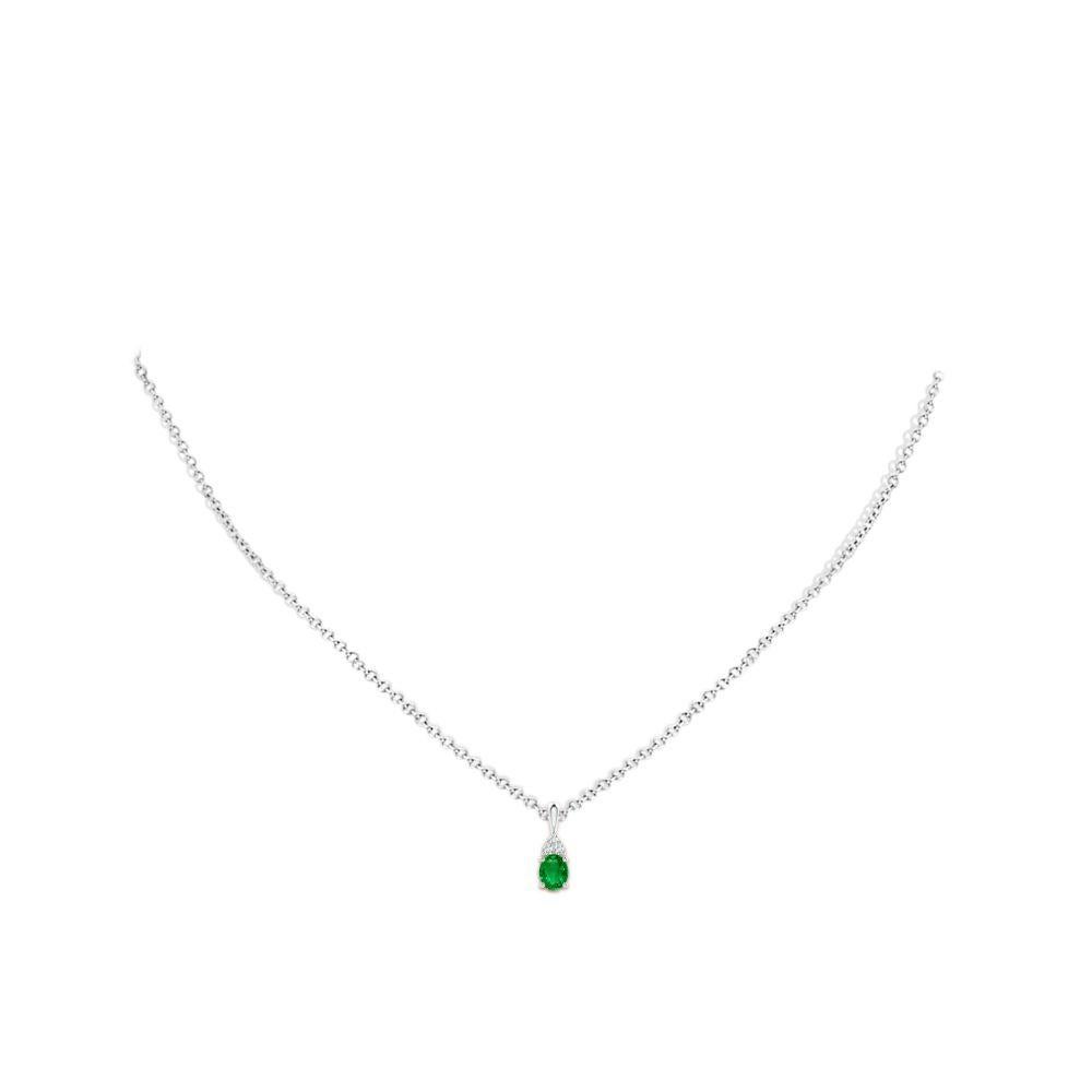 Natural Emerald Solitaire Pendant with Diamond in Platinum Size-5x4mm In New Condition For Sale In Los Angeles, CA