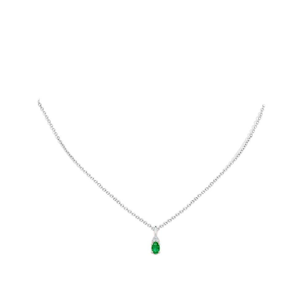 Natural Emerald Solitaire Pendant with Diamond in Platinum Size-6x4mm In New Condition For Sale In Los Angeles, CA